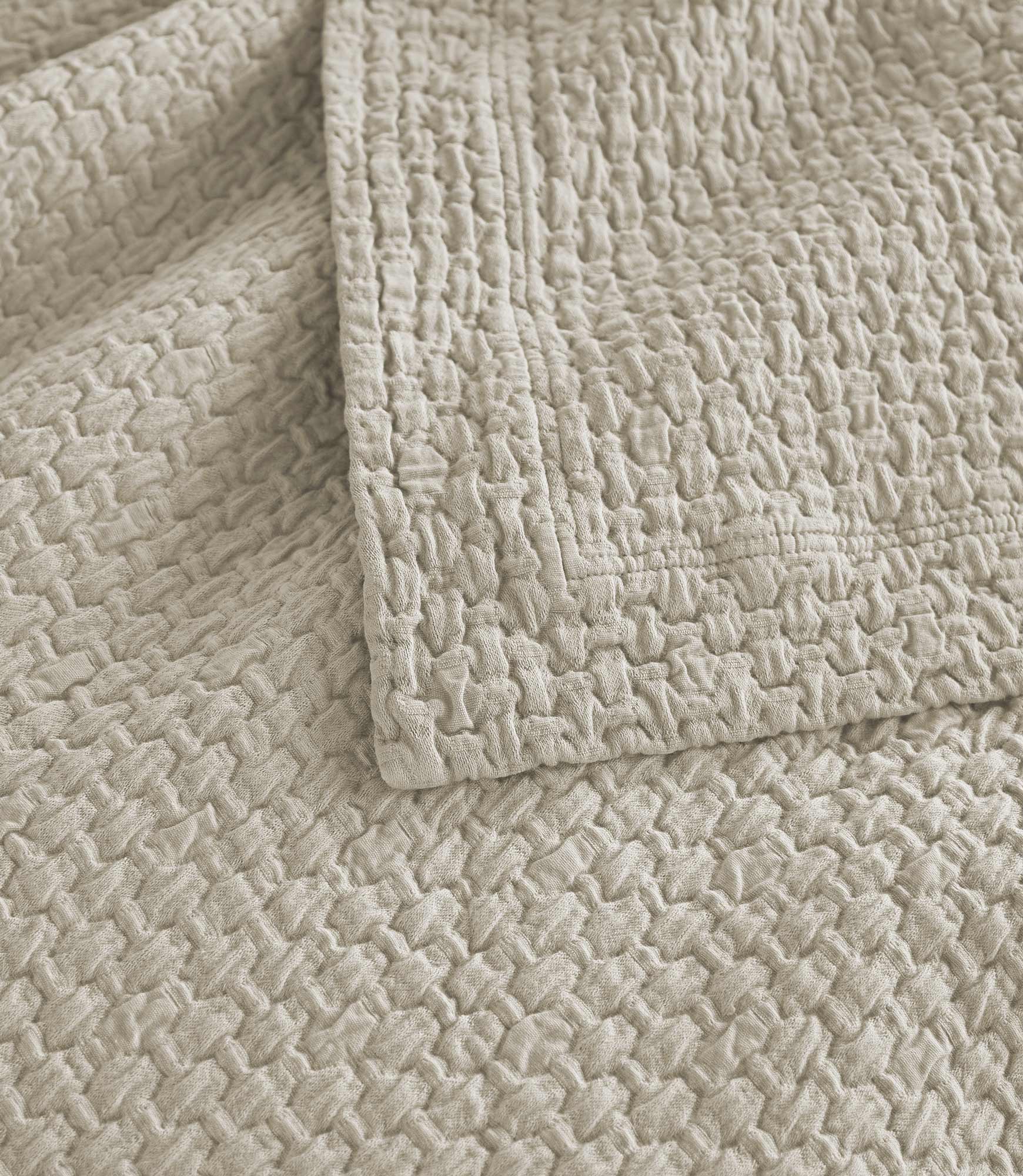 Juliet Matelassé Coverlet - Luxury Quilted Bedspread for Queen & King Size Beds - Perfect for Master Bedroom, Guest Room & Hotel Decor