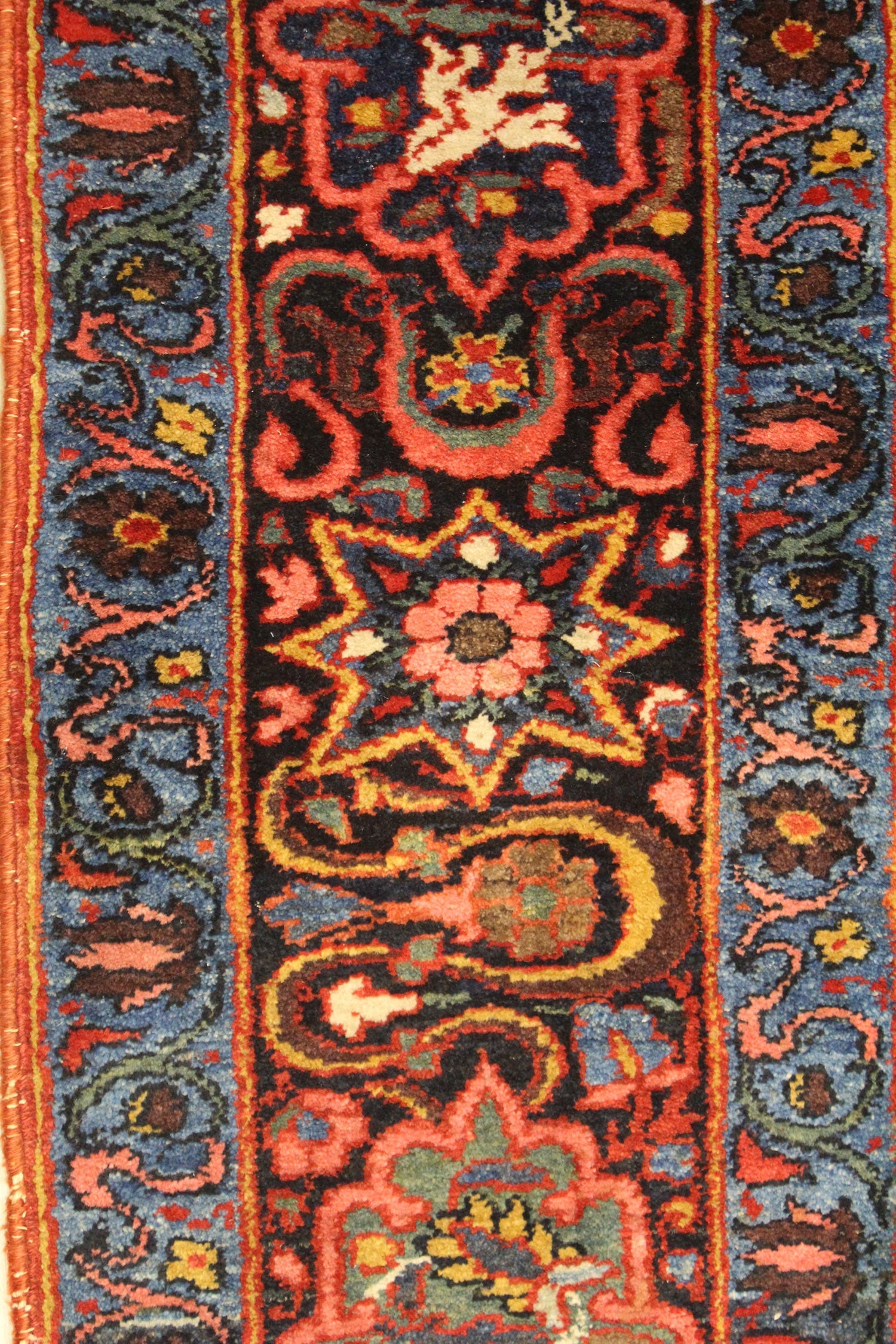 Antique Bakhtiari Handwoven Traditional Persian Rug - J63648 - Perfect for Living Room, Bedroom & Home Decor