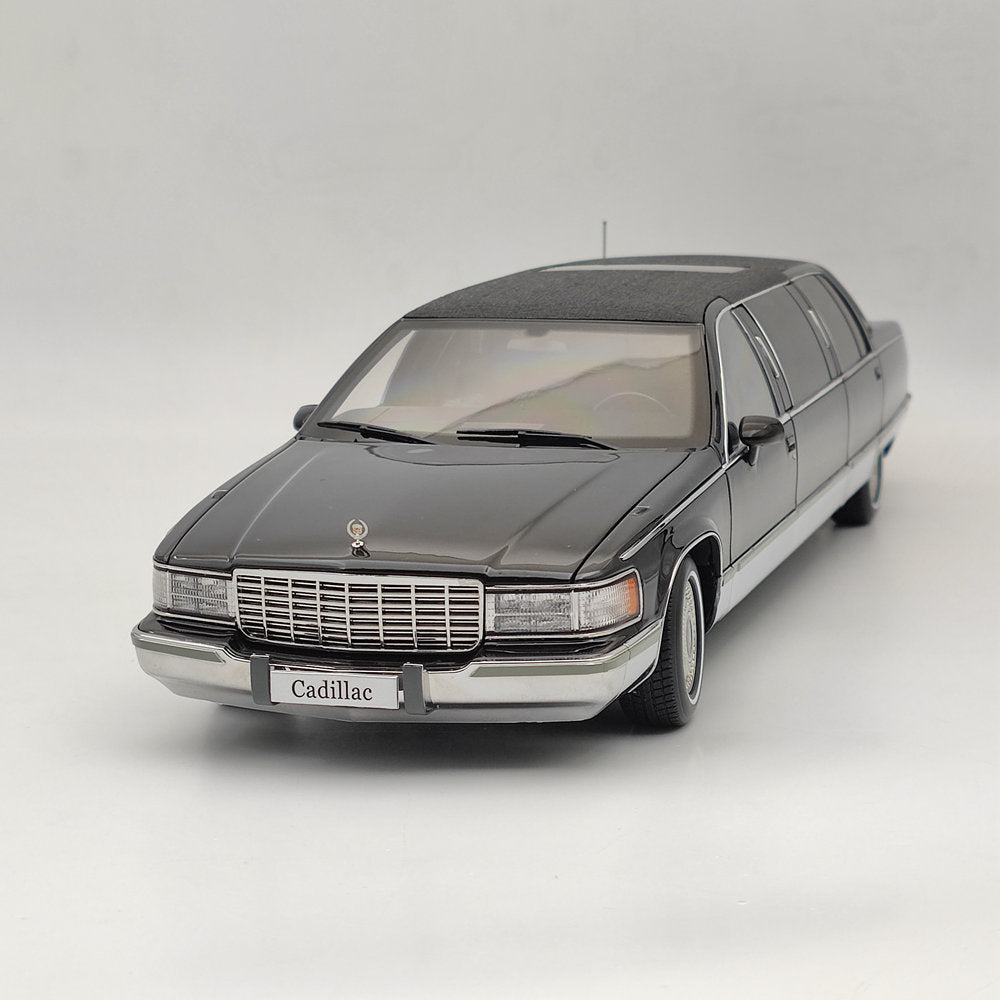 1:18 Scale Cadillac Fleetwood Long Wheelbase Diecast Model Car - Collectible Toy, Perfect Gift for Car Enthusiasts & Display for Home/Office Decor
