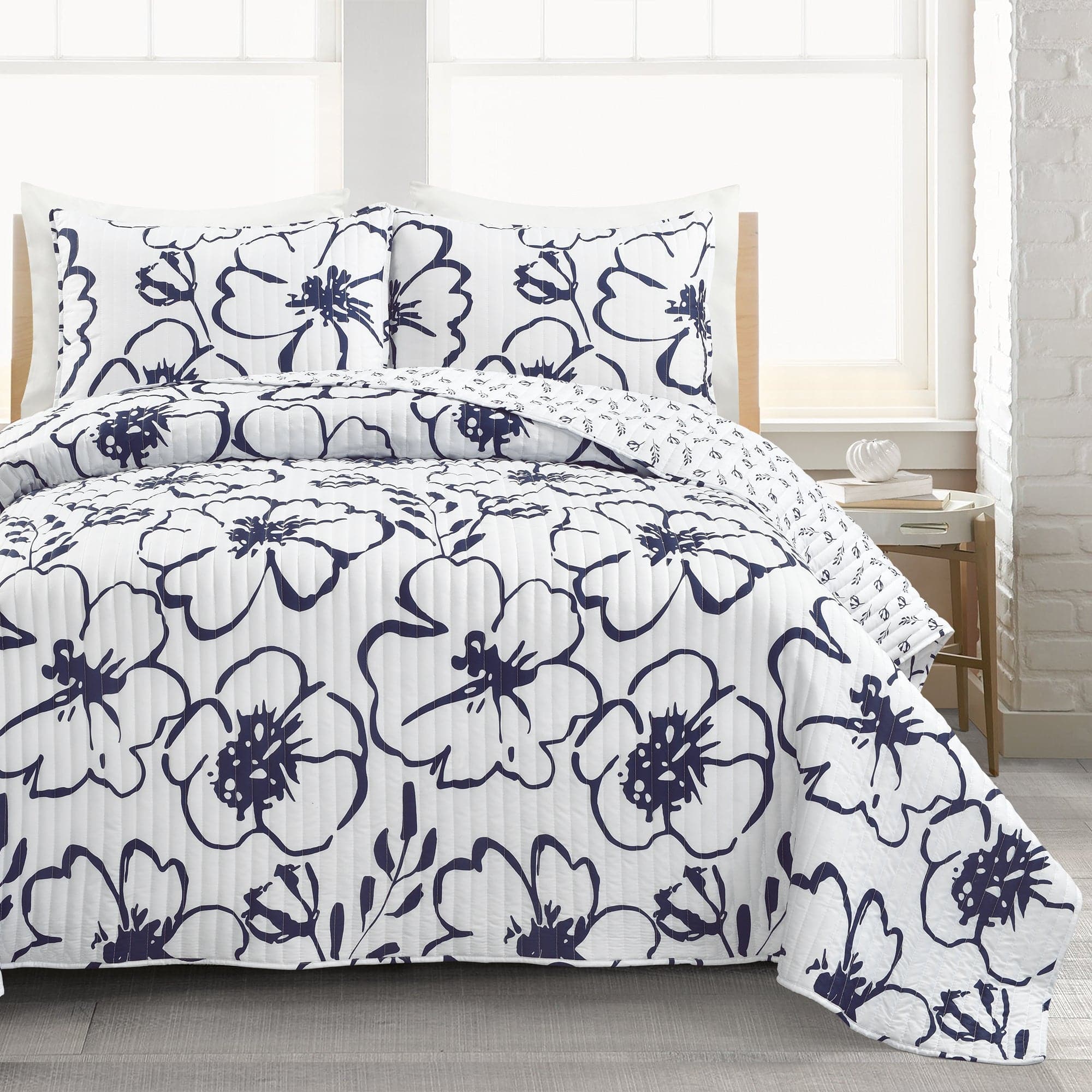 Scandinavian Floral Quilt 3 Piece Set - Soft Cotton Bedding Set with Duvet Cover, Pillow Shams & Sheet - Perfect for Master Bedroom, Guest Room & Cozy Home Decor