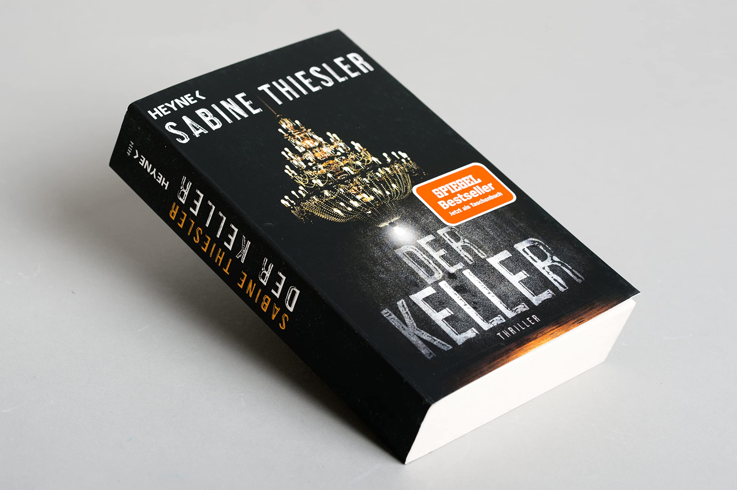 Der Keller: A Gripping Psychological Thriller Novel - Perfect for Mystery Lovers & Book Club Discussions
