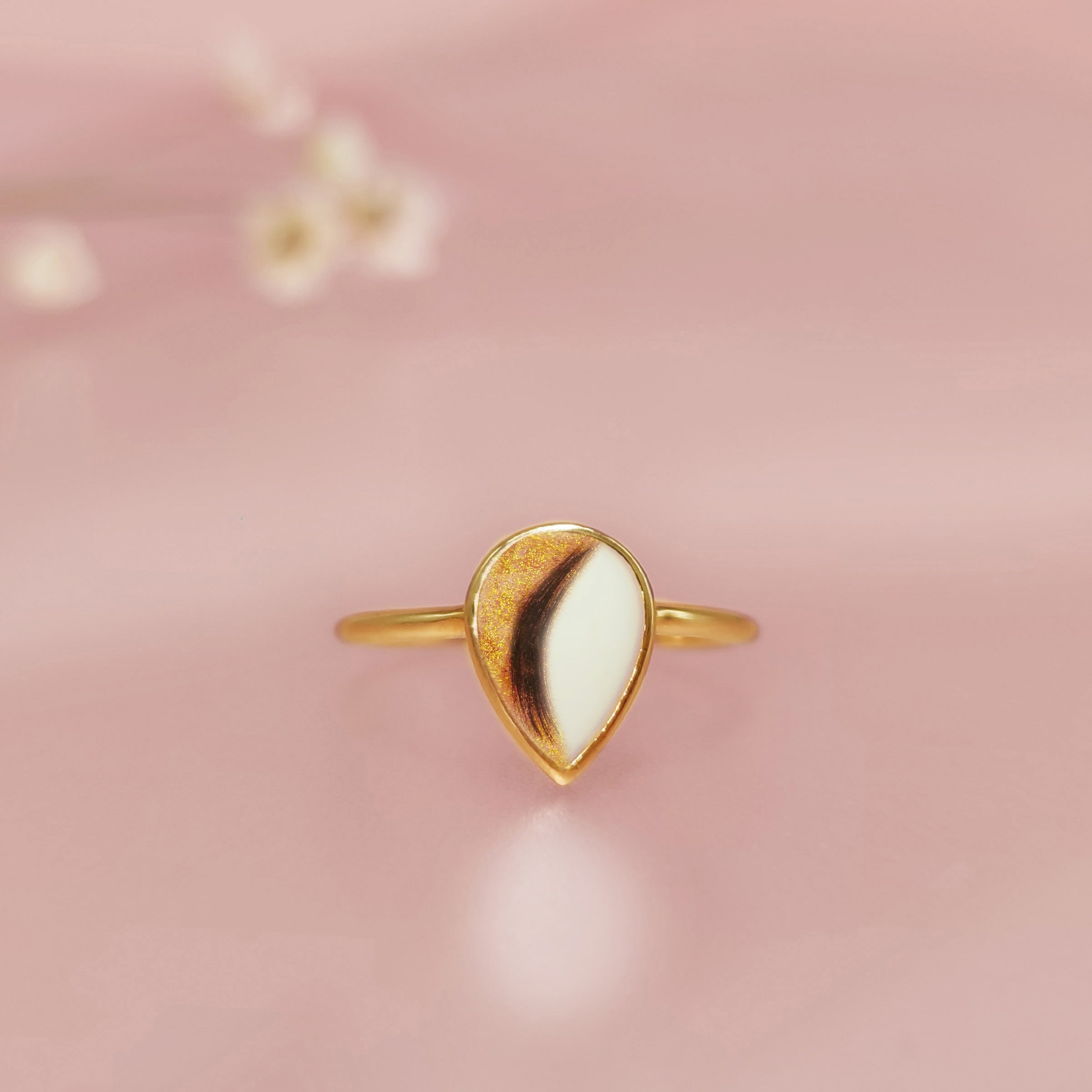 Classic Teardrop Gold Ring for Pet Hair & Fur Keepsake - Perfect for Pet Lovers & Memorial Jewelry Gifts