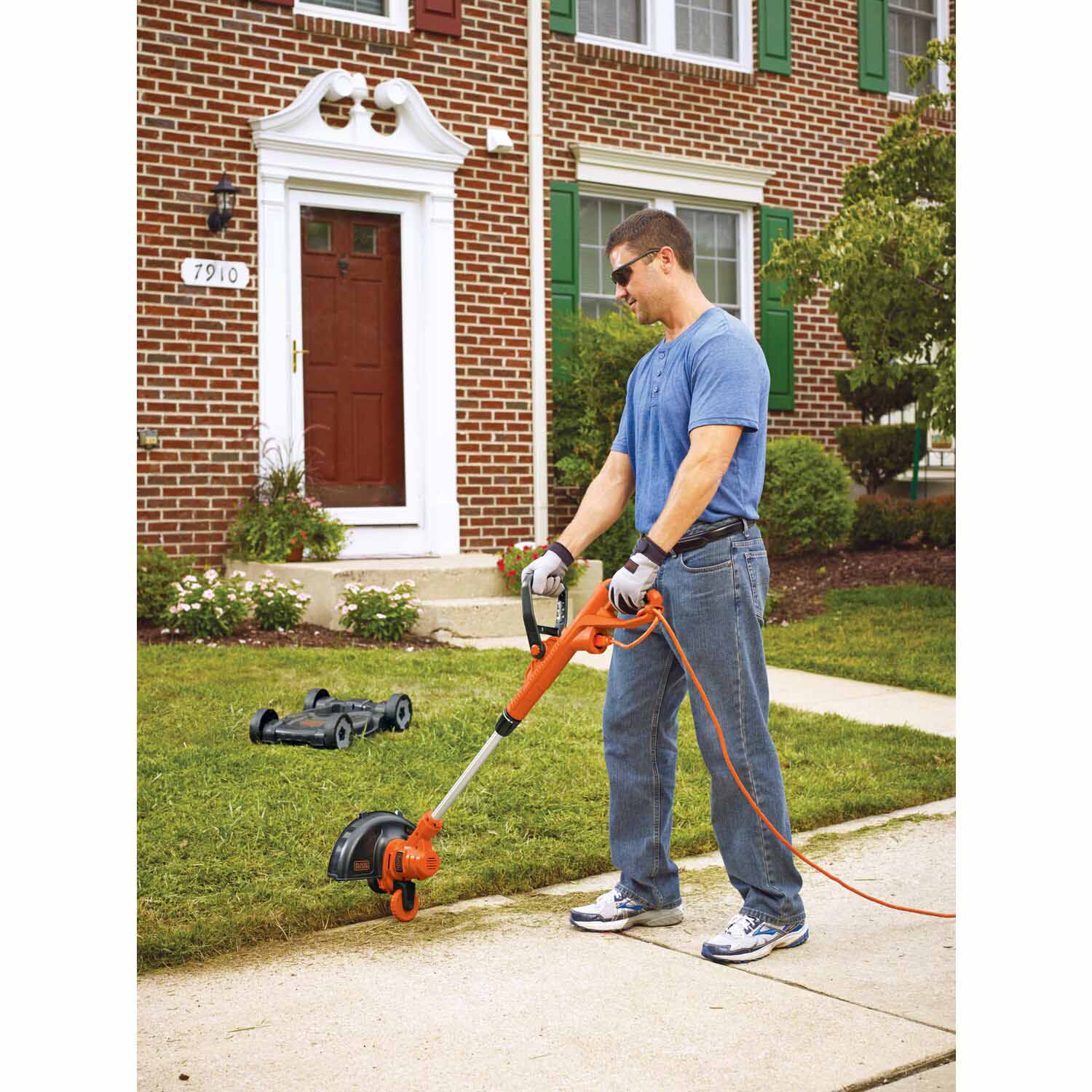 Black & Decker MTE912 6.5 Amp 12-Inch Electric 3-in-1 Lawn Mower - Compact, Lightweight & Corded for Small Yards, Patios & Tight Spaces - Perfect for Trimming, Mulching & Bagging Grass