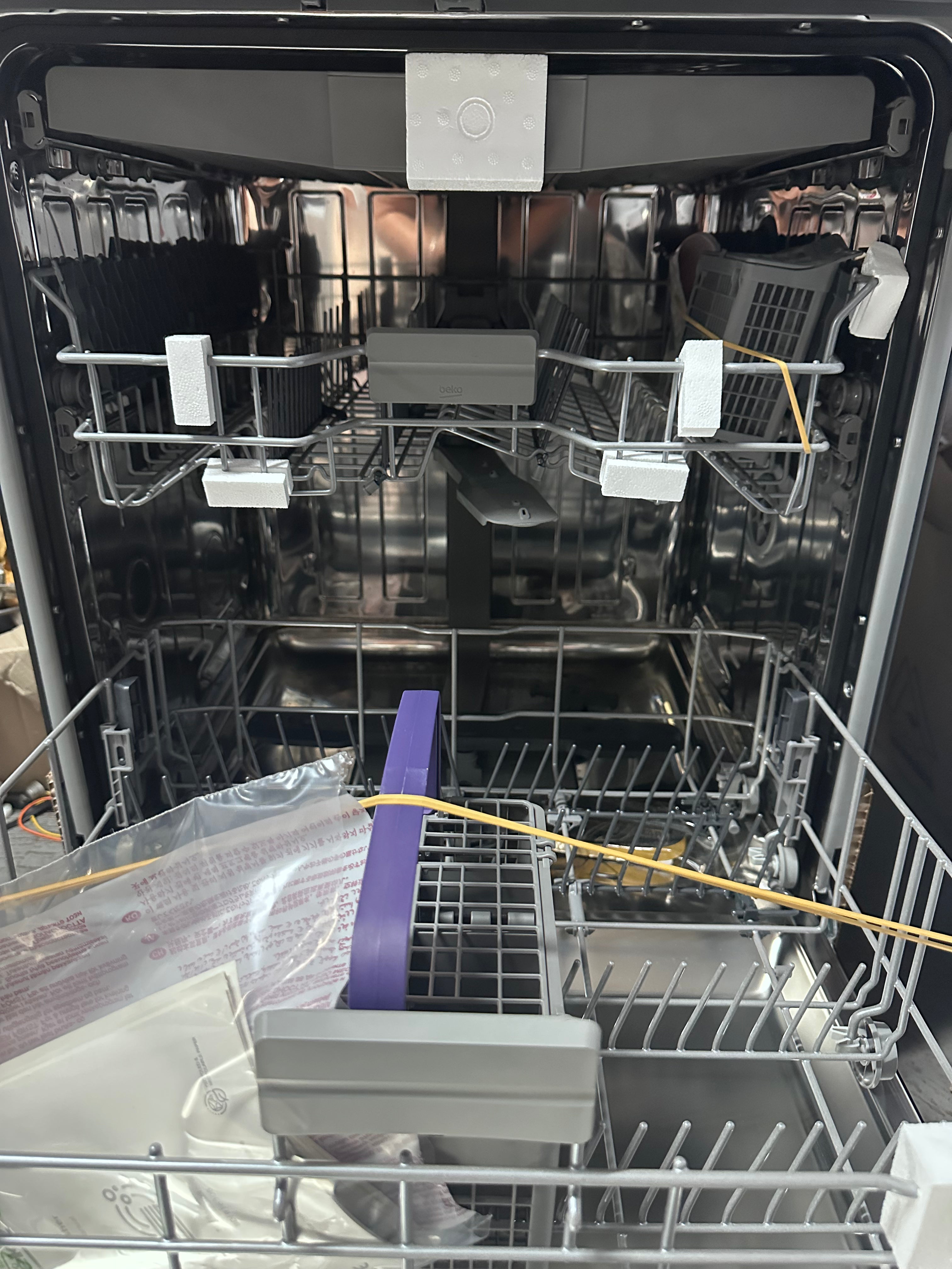 Beko BDFB1630B 16 Place Setting Freestanding Dishwasher in Glossy Black - Factory Second | Energy Efficient, Quiet Operation for Large Families & Entertaining