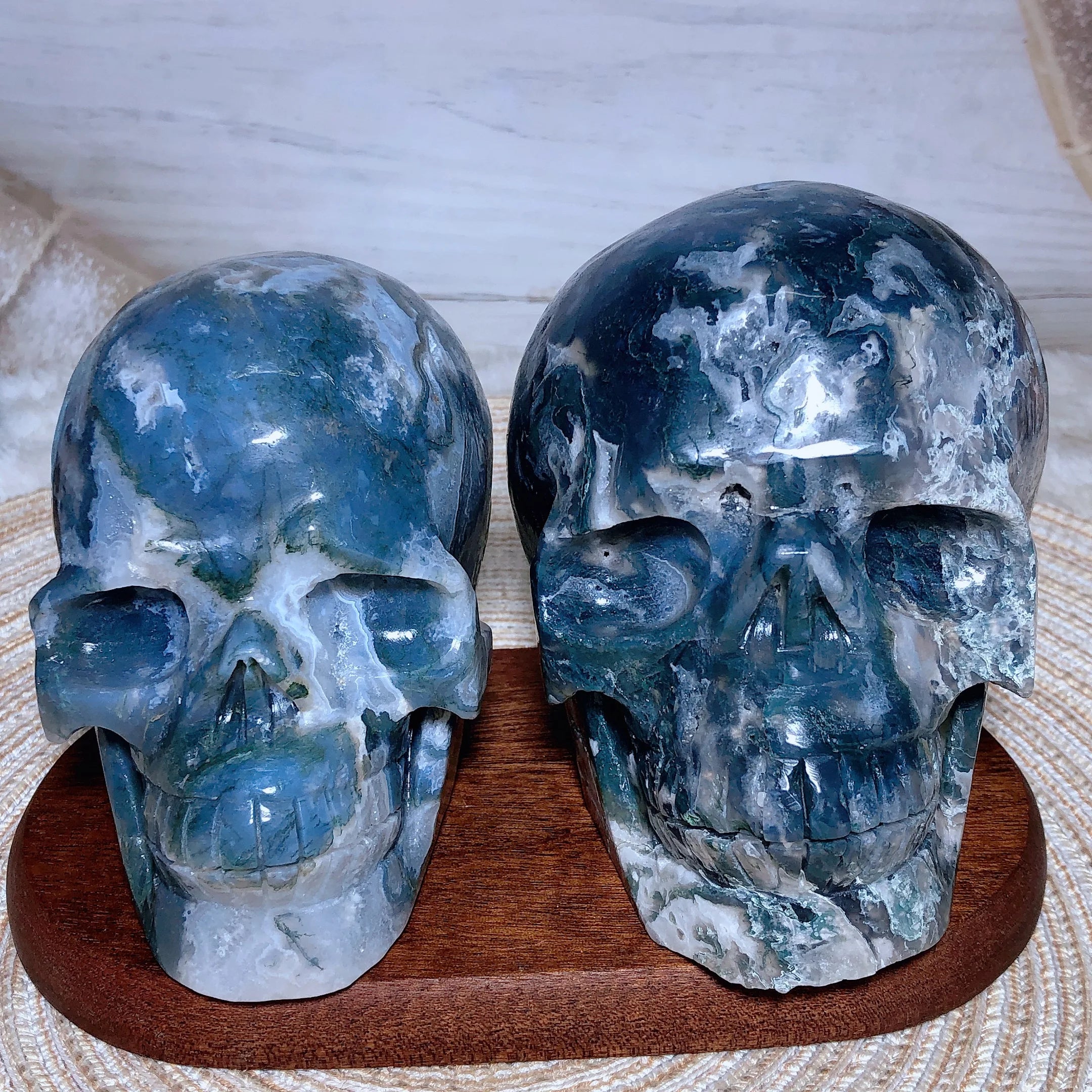Natural Crystal Moss Agate Skull Carving - Polished Healing Stone for Home Decor, Meditation & Spiritual Energy - Perfect for Yoga Spaces, Altars & Gift Giving
