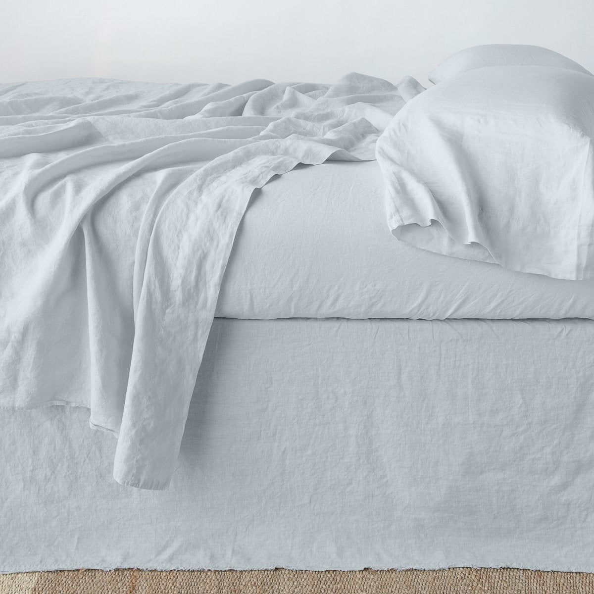 Austin Bed Skirt - Premium Fitted Dust Ruffle for Queen/King Size Beds - Elegant Bedroom Decor for Hotels, Guest Rooms & Master Suites