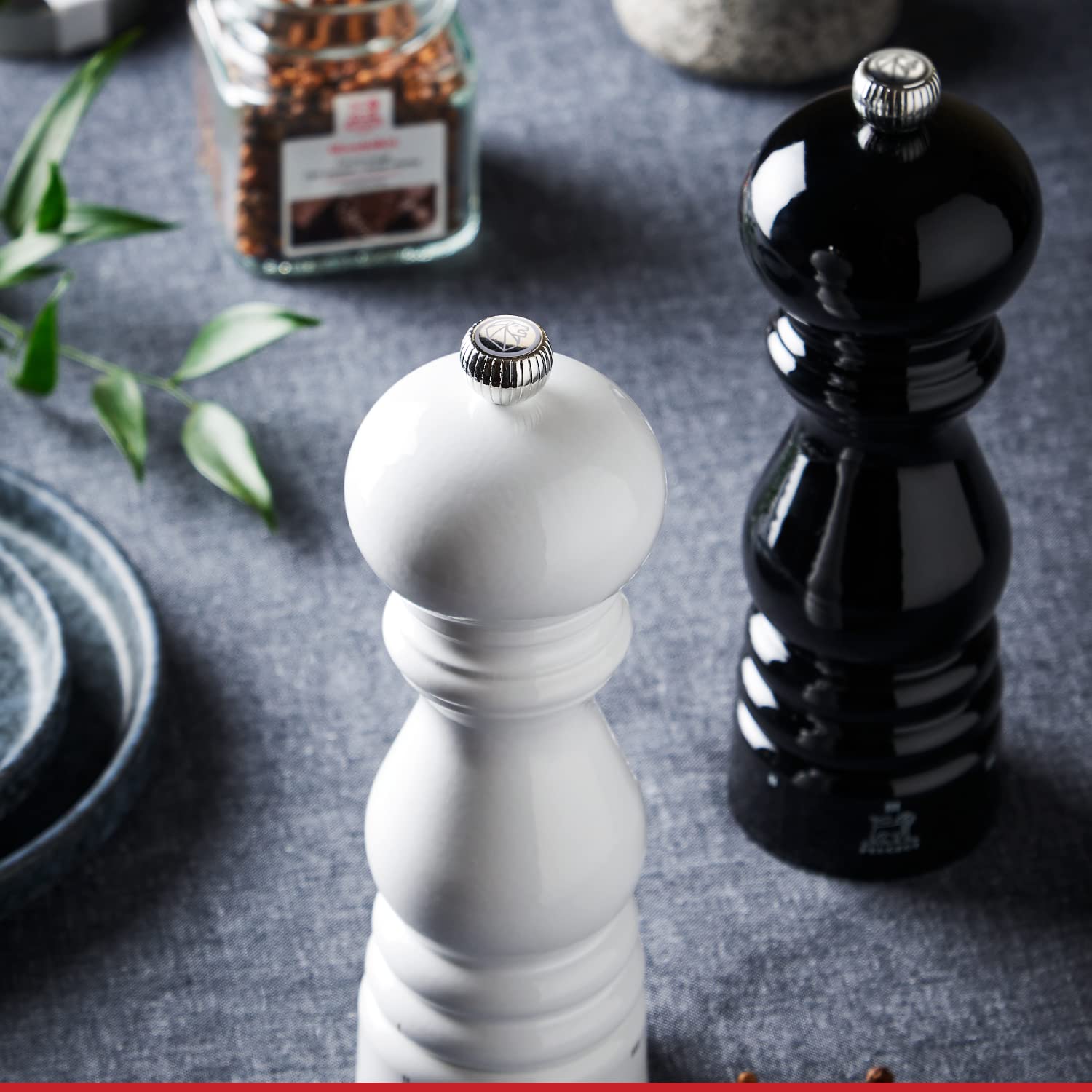 Peugeot Paris u'Select Adjustable Manual Salt Mill - Beechwood & Gloss Black Salt Grinder - Perfect for Kitchen, Dining Table & Gourmet Cooking