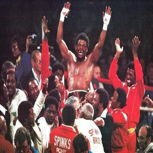 Leon Spinks Autographed 8x10 Photo - Authentic Signed Memorabilia - Boxing Collectible - Perfect for Sports Fans & Memorabilia Collectors - Great for Man Cave, Office Decor, or Gift Idea