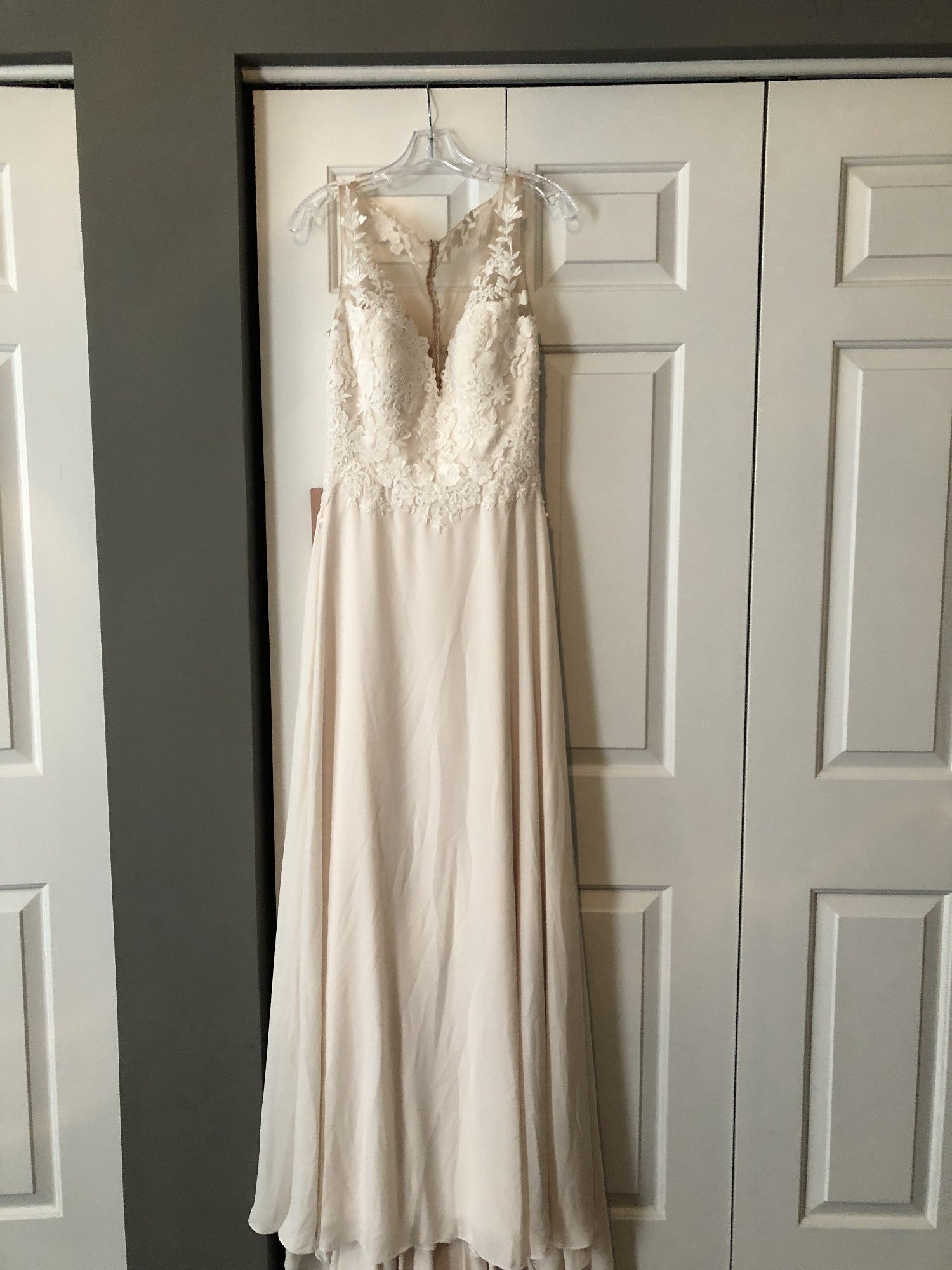 BHLDN Whispers & Echoes Kirsten Wedding Gown - Elegant Lace Bridal Dress for Romantic Ceremonies & Beach Weddings