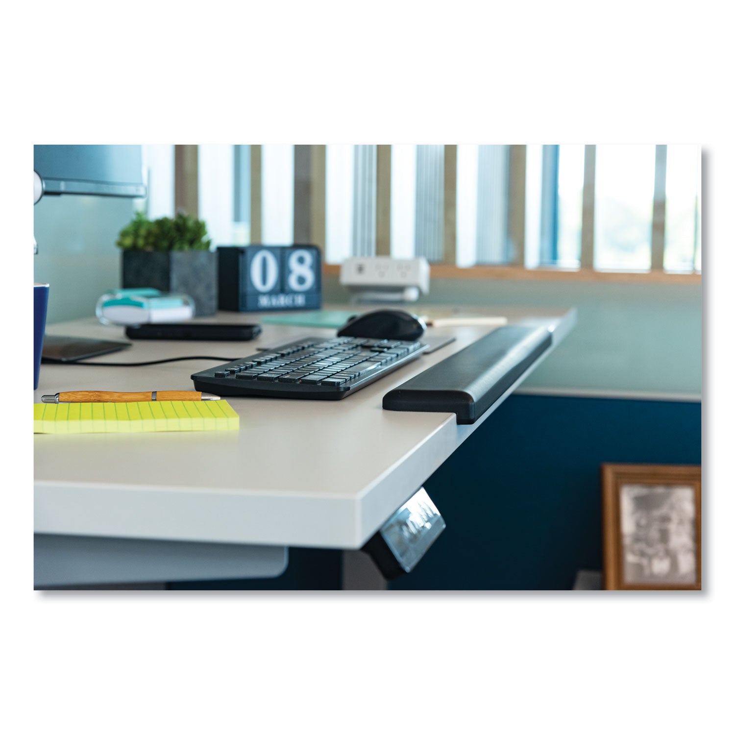 3M™ Gel Wrist Rest for Standing Desks - Ergonomic Support for Typing & Computer Work (30.13
