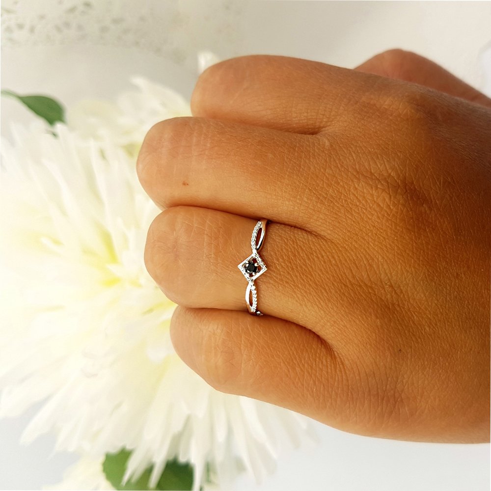 Dazzlingrock Collection 0.15 Carat 18k White Gold Round Black & White Diamond Women's Promise Engagement Ring - Perfect for Proposals, Anniversaries & Special Occasions