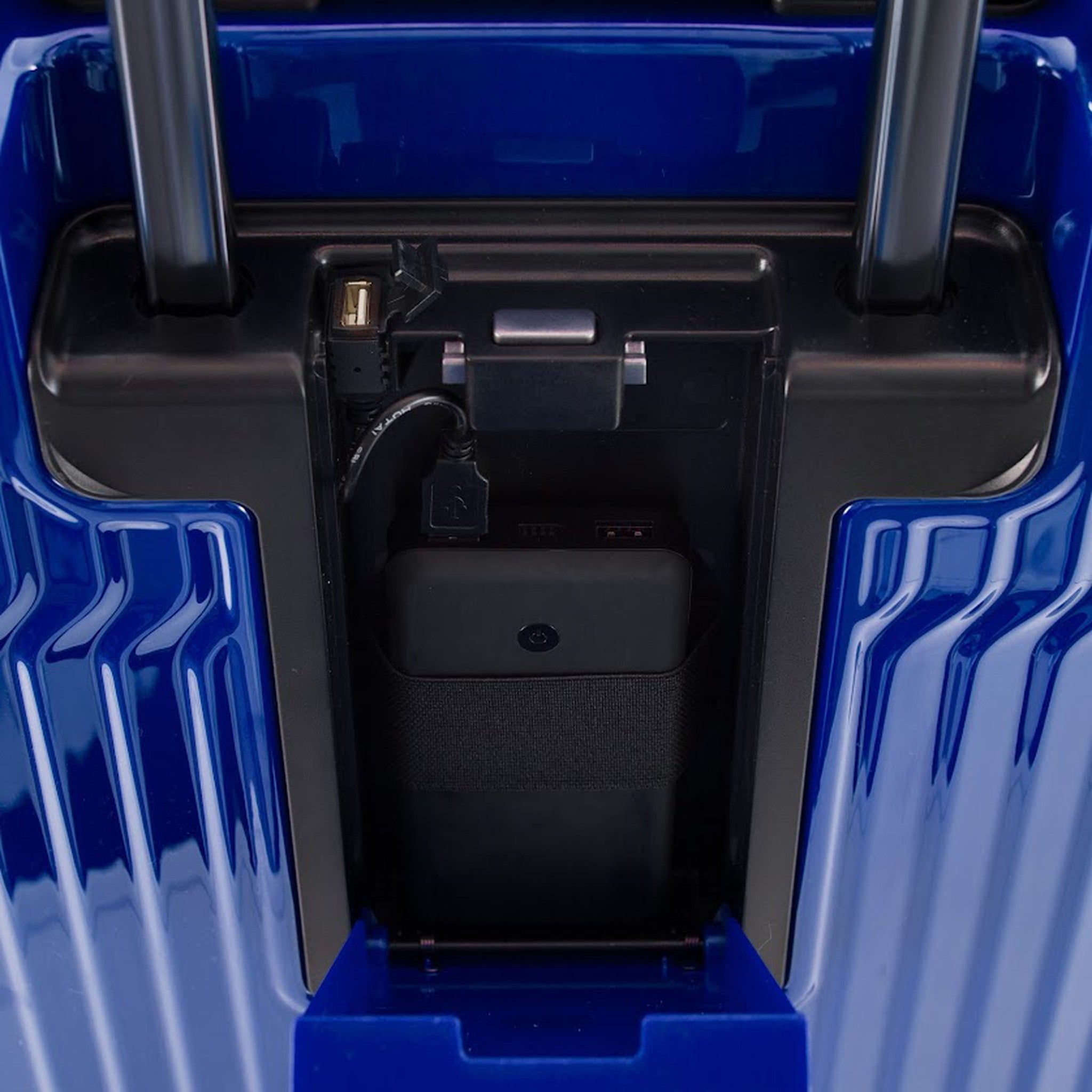 Heys Tekno 21 Spinner Luggage - Lightweight Expandable Carry-On Suitcase with 360° Spinner Wheels for Business Travel & Vacation | Perfect for Airplane, Train & Cruise Trips