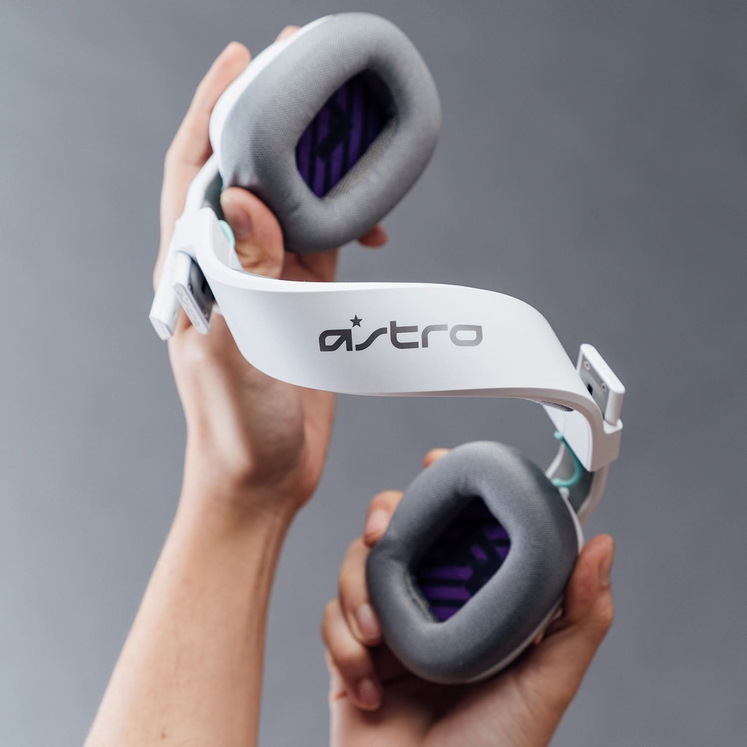 ASTRO Gaming A10 Wireless Gaming Headset with Mic - Over Ear Noise Cancelling Headphones for PC, PS4, PS5, Xbox (White & Grey) - Perfect for Online Gaming, Streaming & Conference Calls