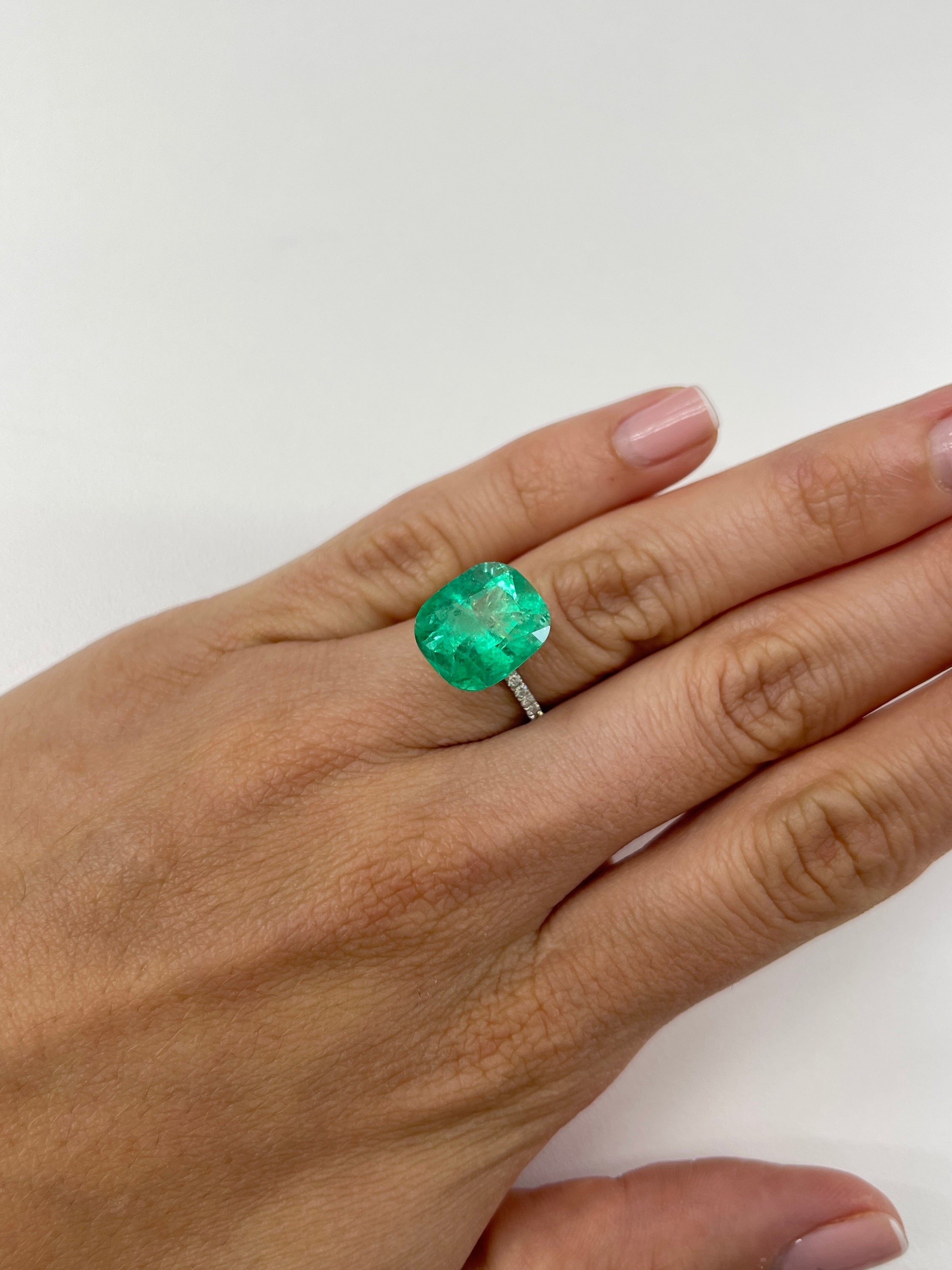 9.23 Carat 14x12mm Muzo Yellowish Green Natural Loose Colombian Emerald Cushion Cut Gemstone for Jewelry Making, Engagement Rings & Luxury Gifts
