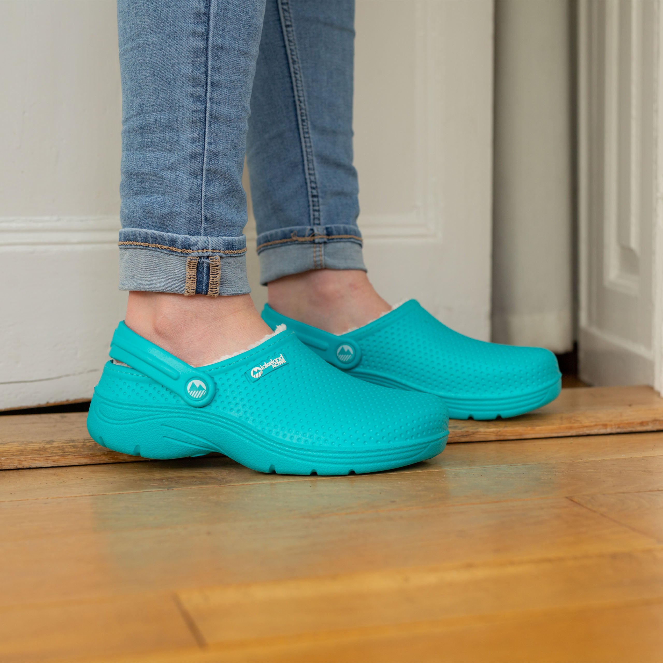 Women's Warm Fleece-Lined Clogs - Slip-Resistant Indoor/Outdoor House Shoes for Winter Comfort at Home & Garden