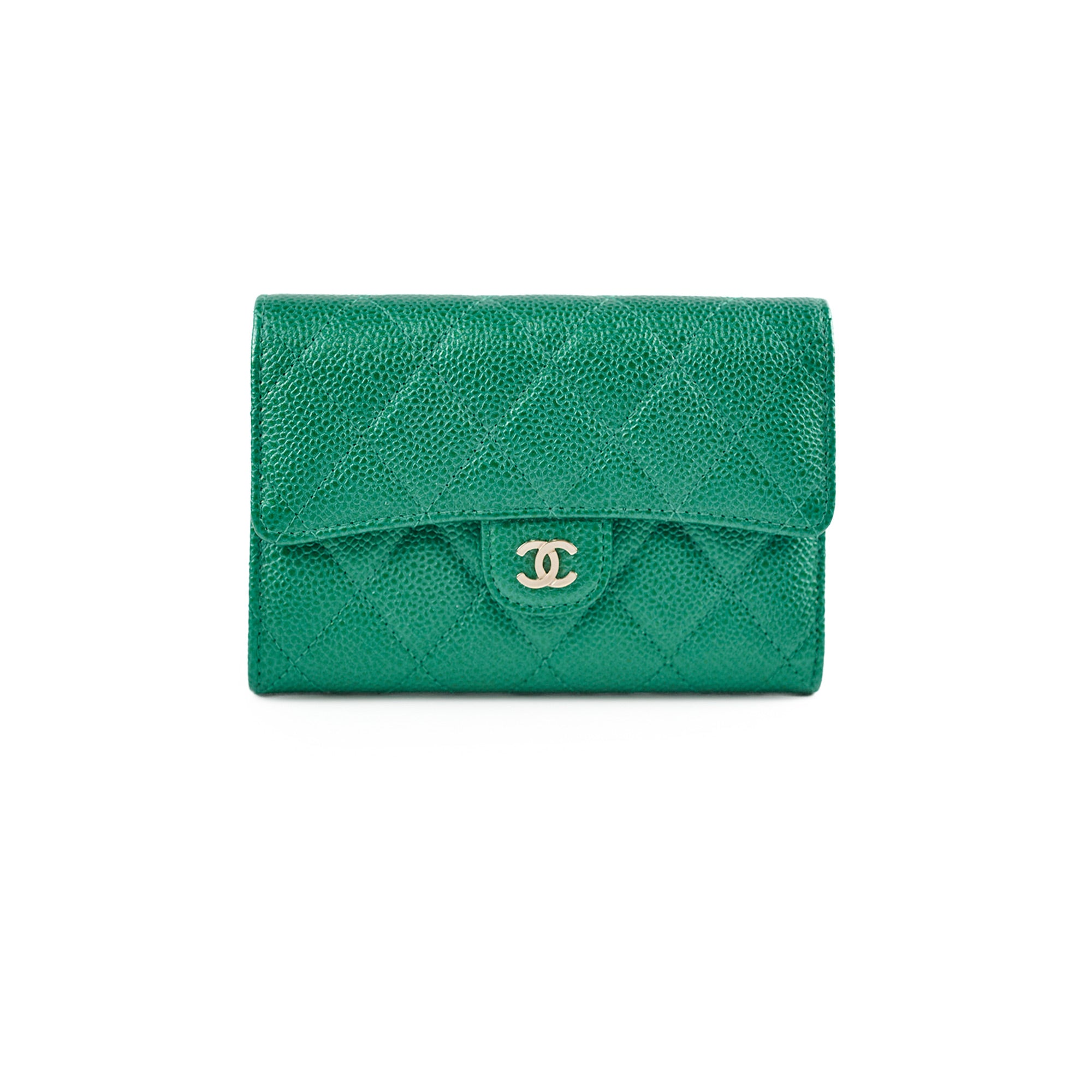Chanel 18S Caviar Leather Wallet in Iridescent Emerald Green - Luxury Women's Fashion Accessory for Everyday Use & Special Occasions