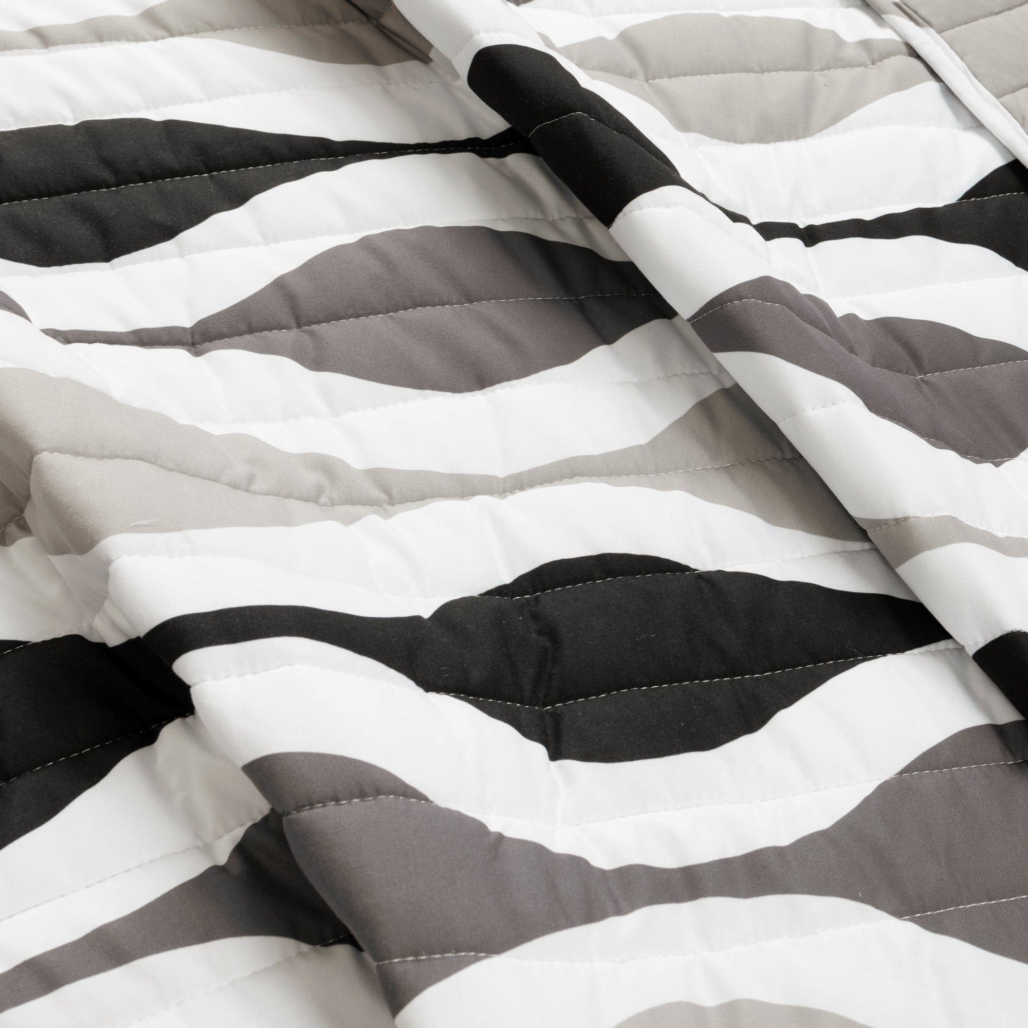 Mid Century Geo Reversible Quilt 3 Piece Set - Modern Geometric Bedding for Master & Guest Bedrooms - Perfect for Home Decor & Cozy Nights