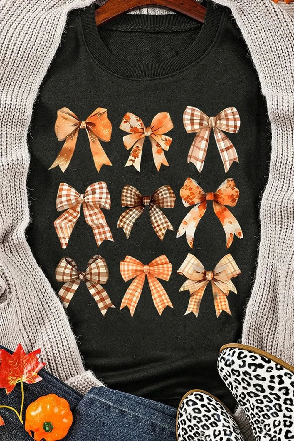 Stylish Bow Print Sweatshirt for Women - Long Sleeve Casual Pullover - Perfect for Fall Outfits, Coffee Dates & Weekend Errands