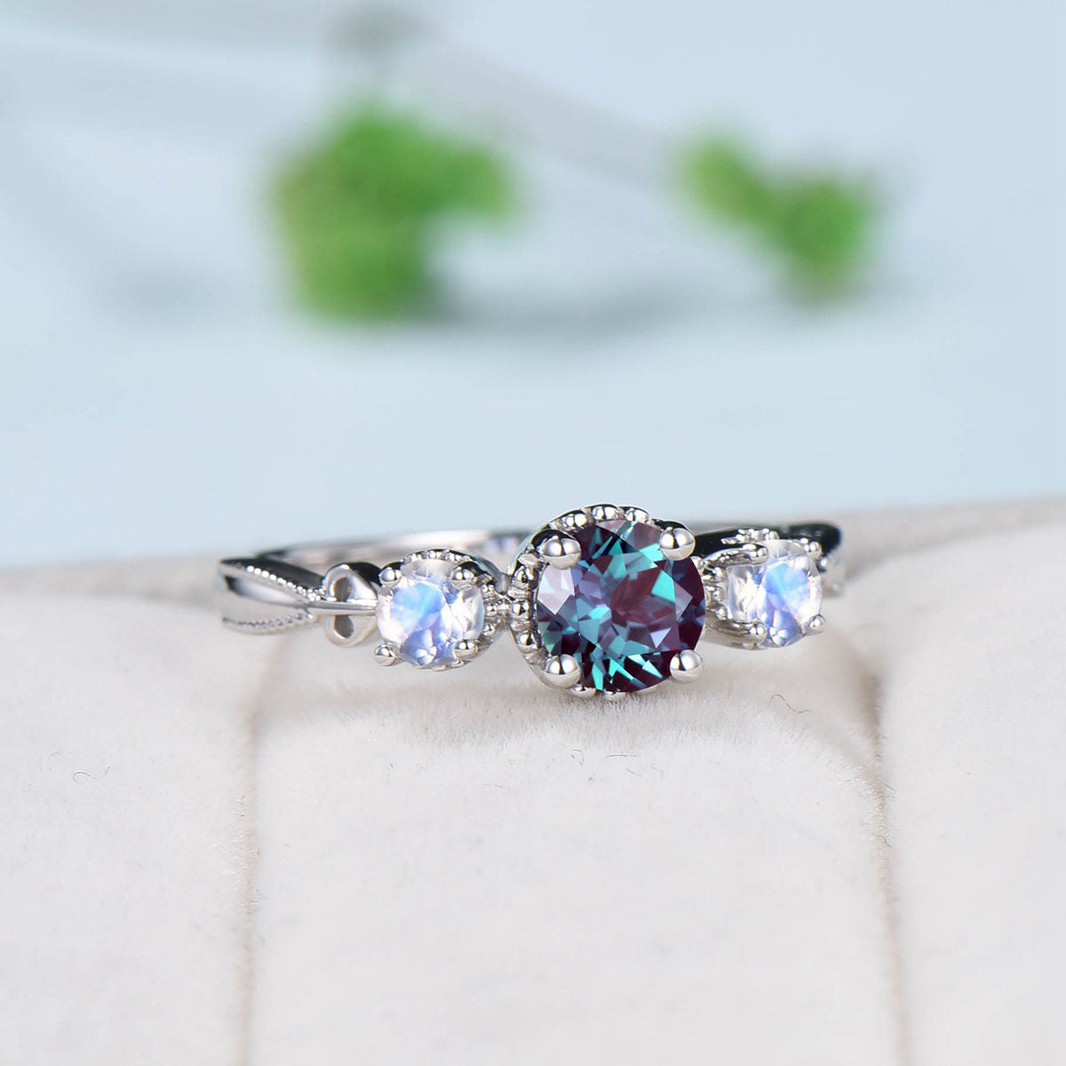 Vintage Alexandrite Engagement Ring for Women - Round Three Stone Moonstone Ring in Rose Gold - Unique Wedding & Promise Ring - Perfect for Anniversaries, Proposals & Special Occasions