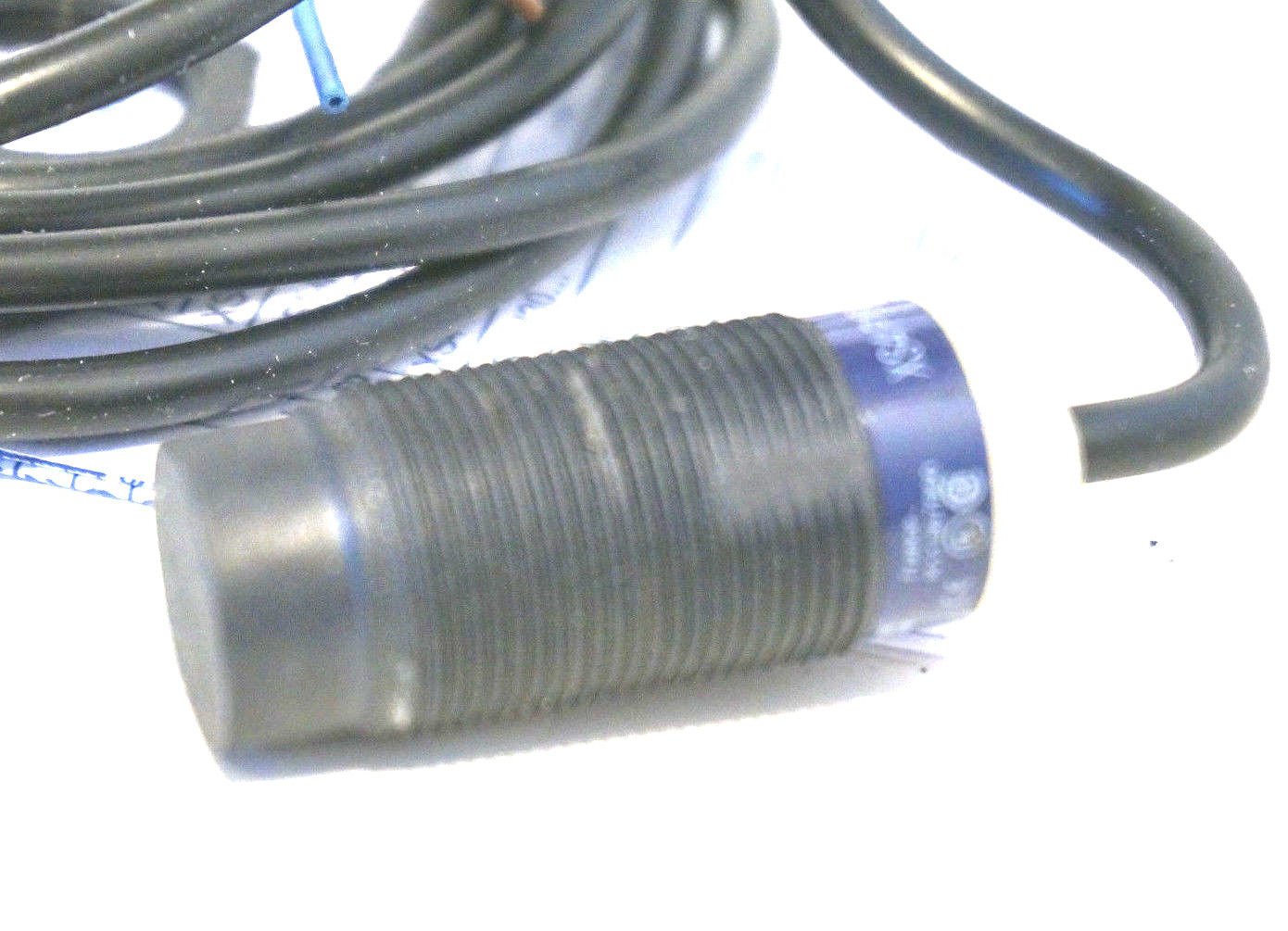 SCHNEIDER ELECTRIC XS4P18AB120 Inductive Proximity Sensor 24V DC 20mA 8mm Detection Range - Perfect for Industrial Automation, Packaging, and CNC Machinery