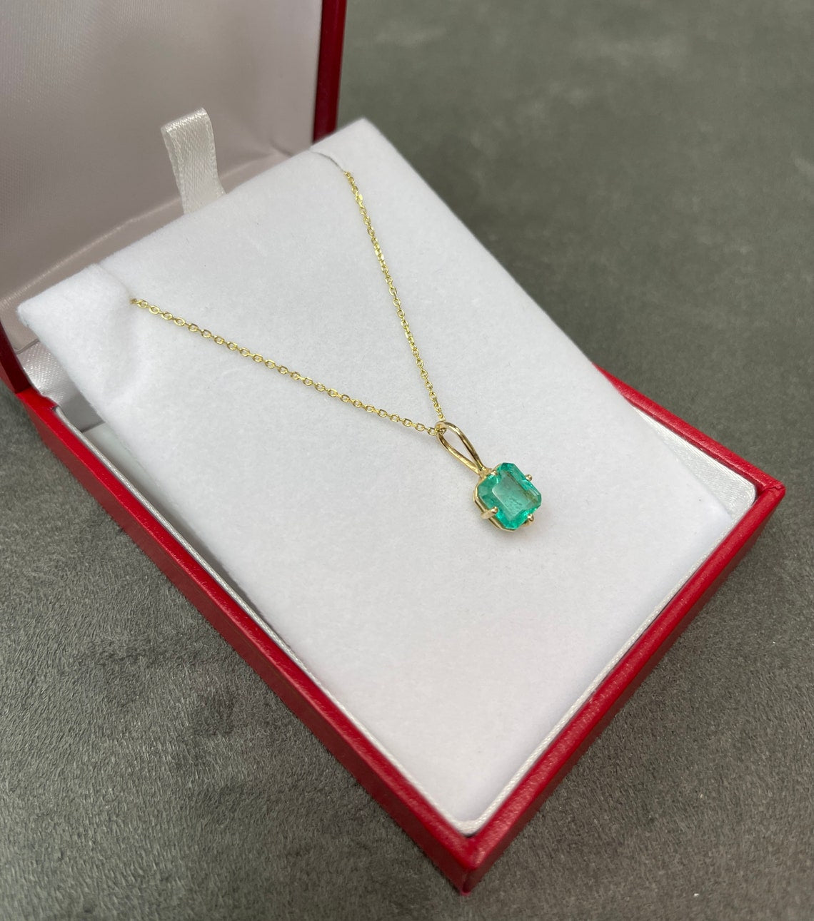 2.50 Carat Colombian Emerald Medium Green Classic Solitaire Pendant in 14K Gold | Elegant Necklace for Women, Perfect Gift for Anniversary, Birthday & Special Occasions