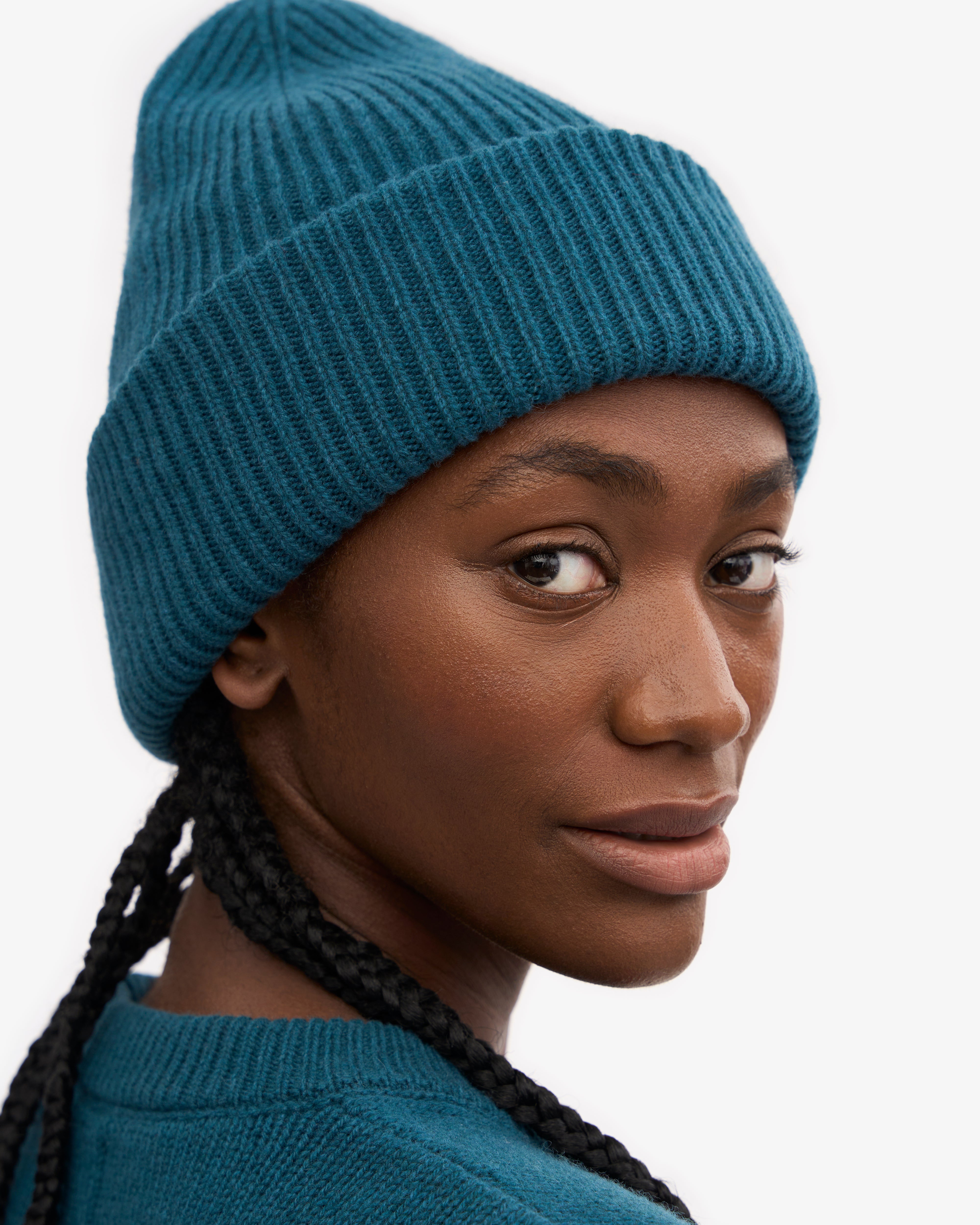 Premium Merino Wool Beanie for Men & Women - Soft & Warm Winter Hat in Ocean Green - Perfect for Skiing, Hiking & Outdoor Activities