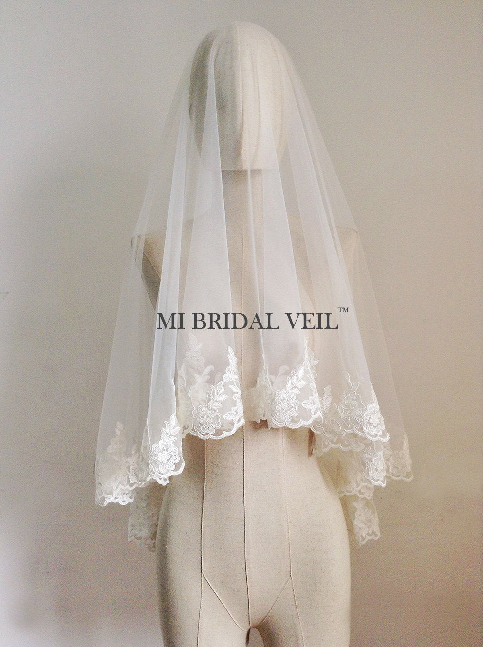 Elegant Mantilla Lace Wedding Veil - Vintage Inspired Rose Lace Bridal Veil for Church, Cathedral & Beach Weddings | Perfect for Brides, First Communion & Quinceañera