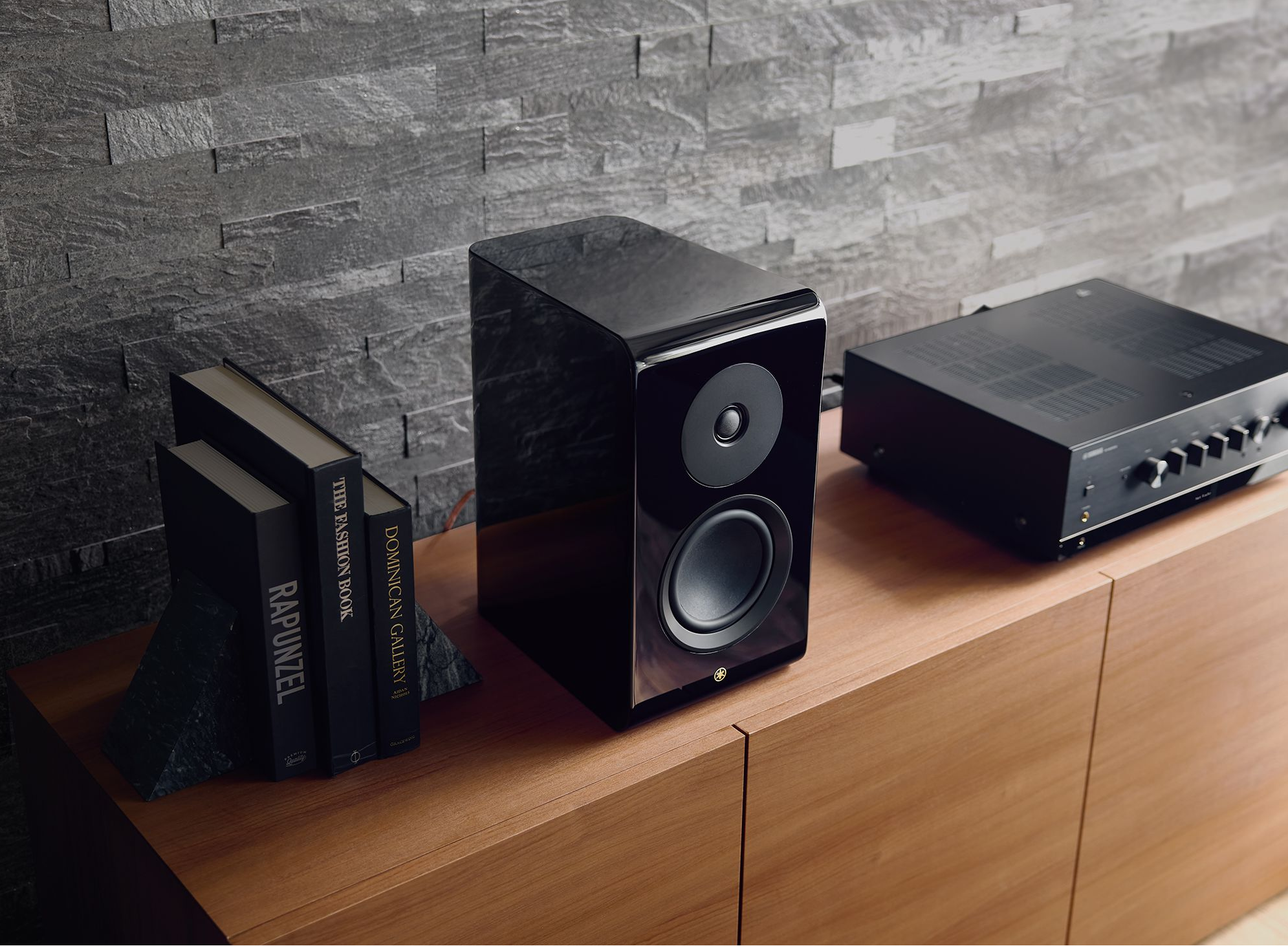 Yamaha R-N1000A Hi-Fi Network Streaming Integrated Amplifier - Premium Audio for Home Theater, Music Streaming & Audiophile Listening