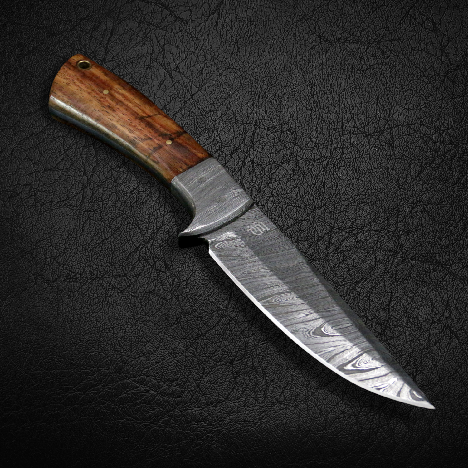 Premium Damascus Steel Hunting Knife - Handcrafted Outdoor Survival Knife for Camping, Hunting & Bushcraft - Razor Sharp Blade with Ergonomic Handle - Perfect Gift for Outdoorsmen