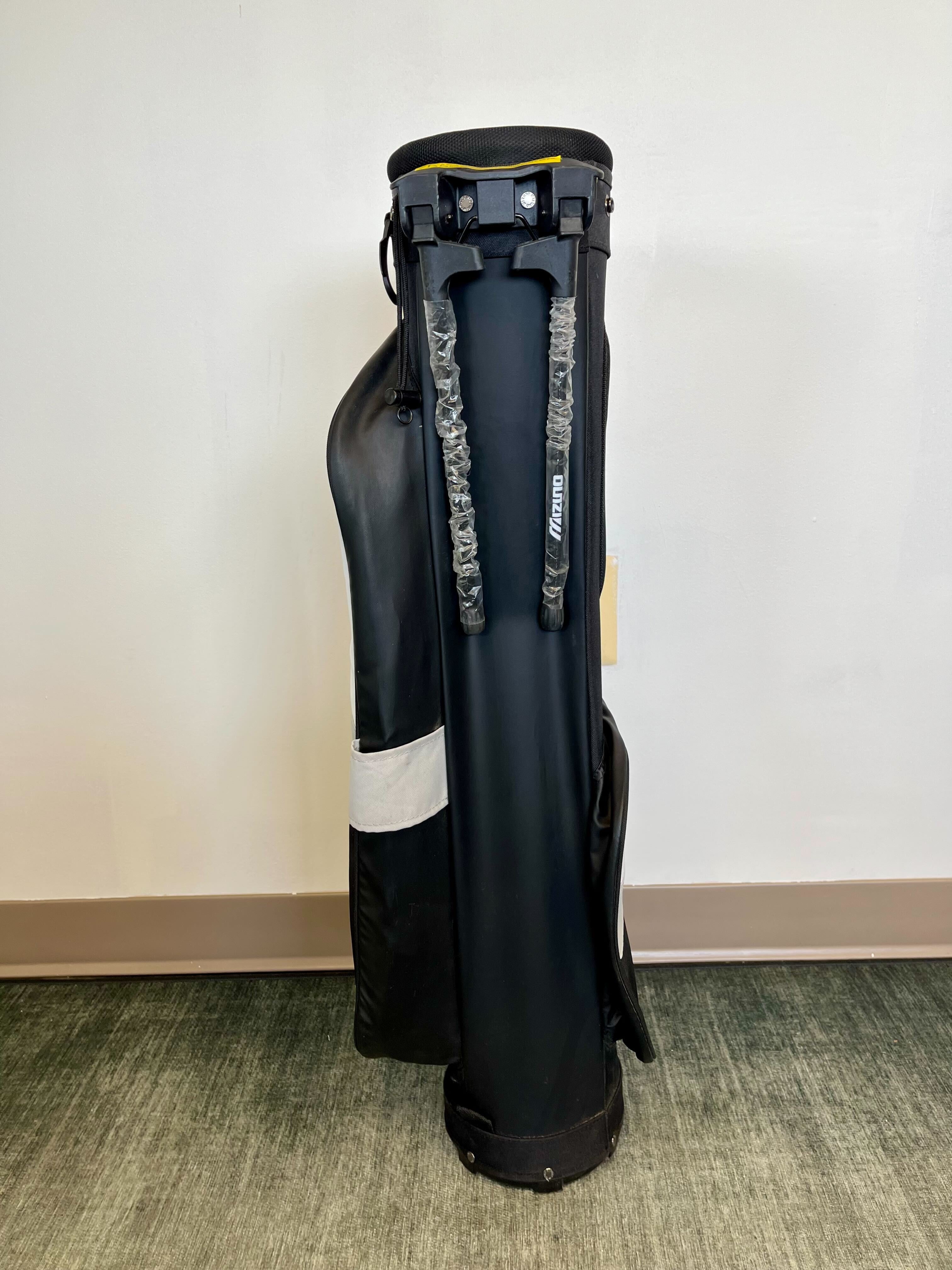 Mizuno BR D2 Carry Sunday Golf Bag - Lightweight Stand Bag with 2 Dividers & 3 Pockets, Adjustable Strap - Perfect for Weekend Golfers & Walking the Course