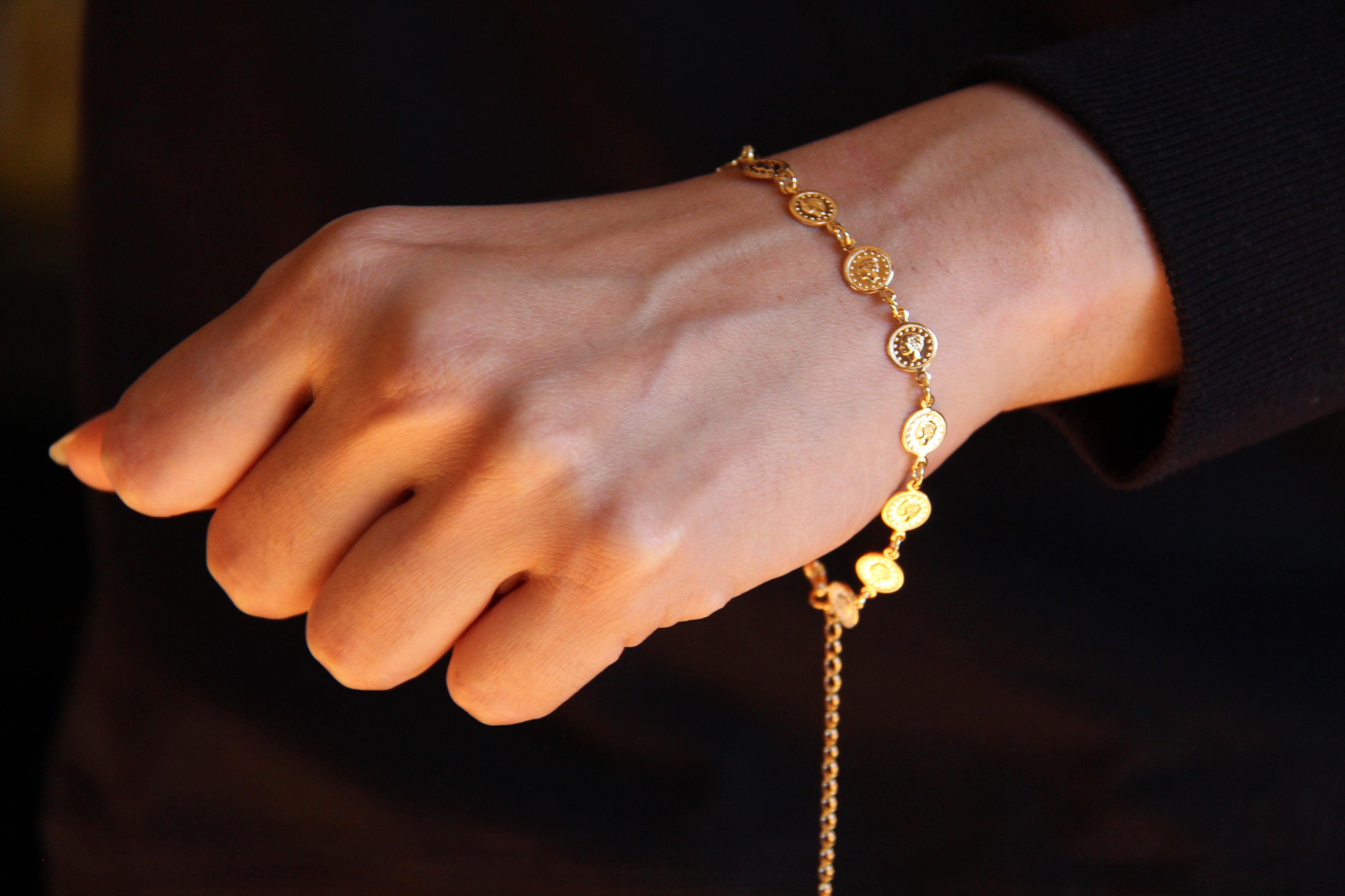 Coin Medals Bracelet - Vintage Style Jewelry for Women & Men - Perfect for Casual Wear, Gifts & Special Occasions