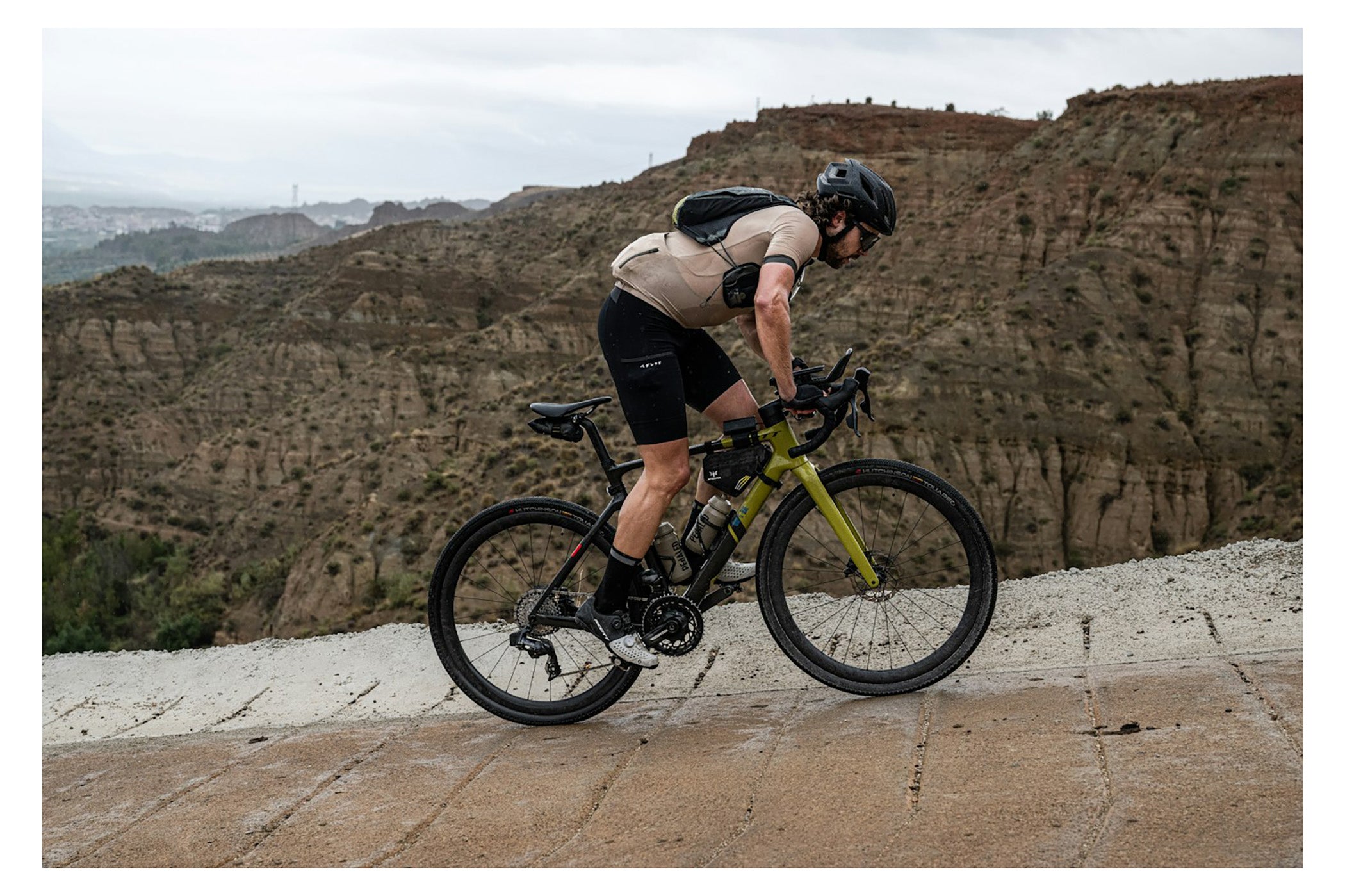 Apidura Racing Frame Pack 1L - Lightweight Waterproof Bicycle Frame Bag for Road & Mountain Bikes | Perfect for Cycling, Commuting & Adventure Rides