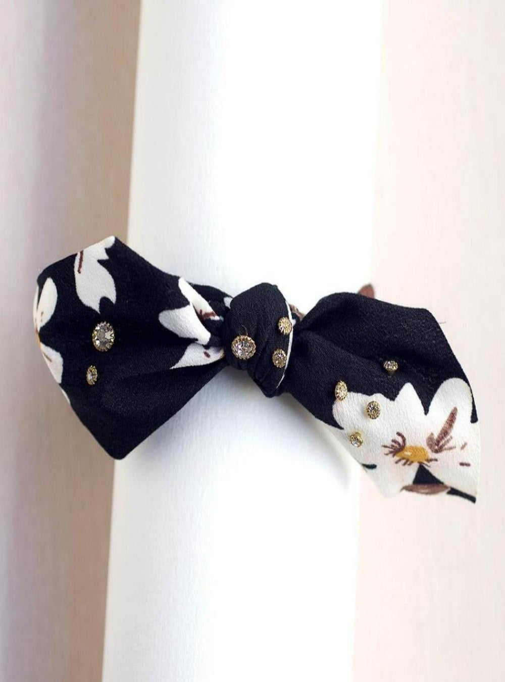 Elegant Black Floral Scarf Bracelet with Magnetic Clasp - Perfect for Women's Fashion Accessories, Parties, and Everyday Wear