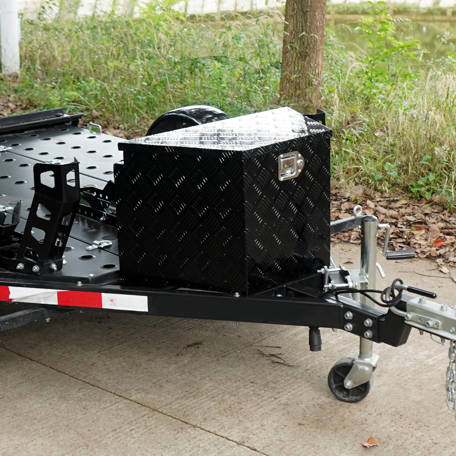 VEVOR Aluminum Alloy Diamond Plate Trailer Tongue Tool Chest - Heavy Duty Lockable Storage Box for Pickup Trucks, RVs & Trailers (29
