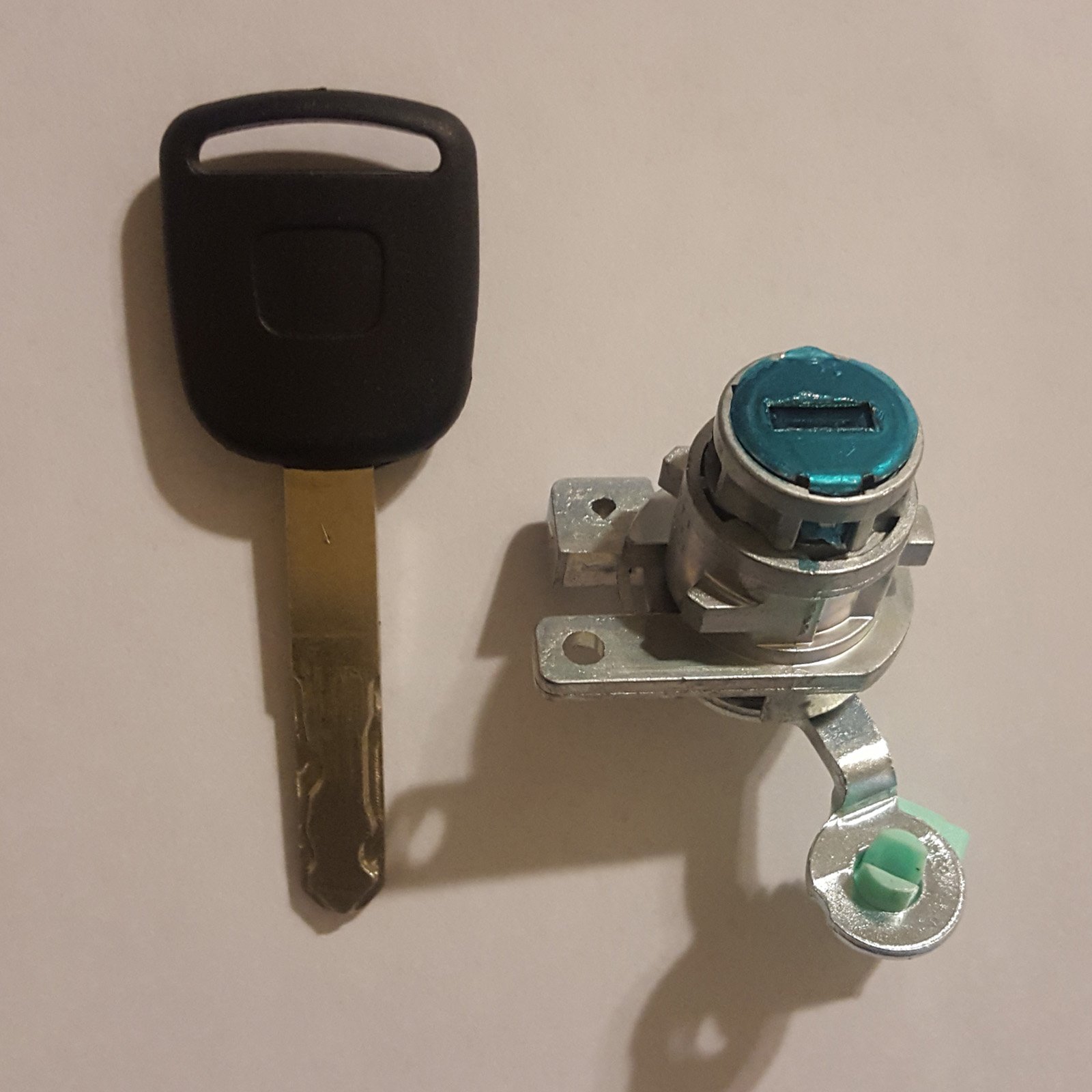 2006 Honda Accord 4-Door Replacement Lock Cylinder with Matching Key - Secure Your Vehicle & Prevent Theft
