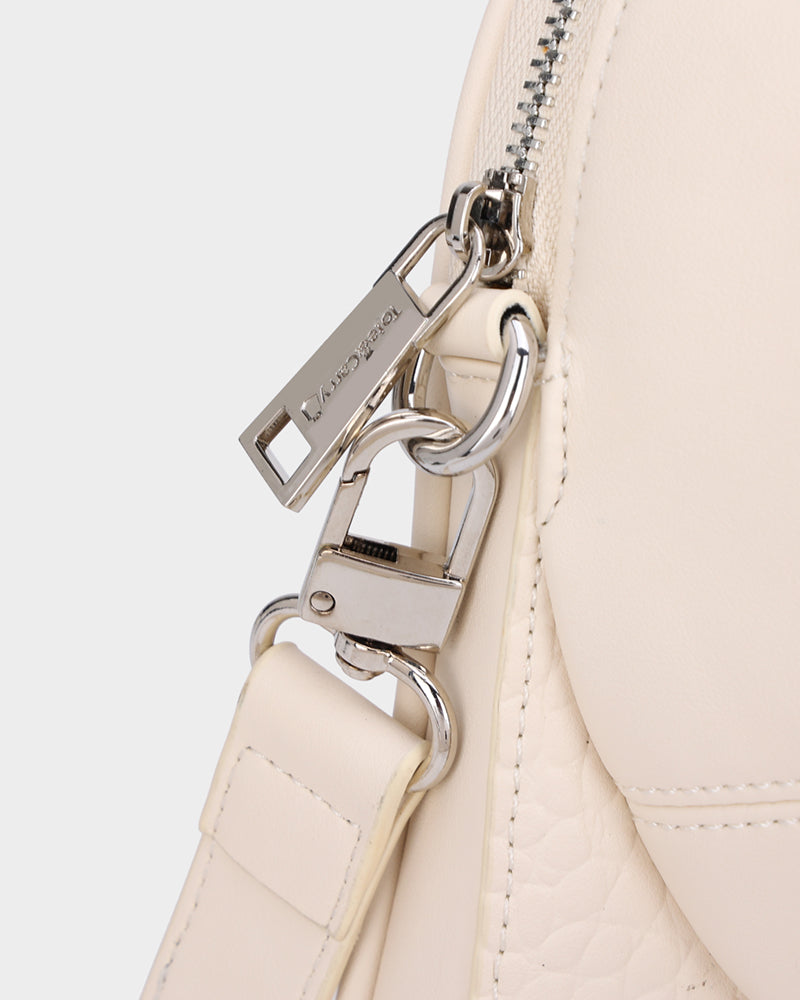 Stylish White Baseball Cap Design Bag - Perfect for Sports, Travel & Everyday Use