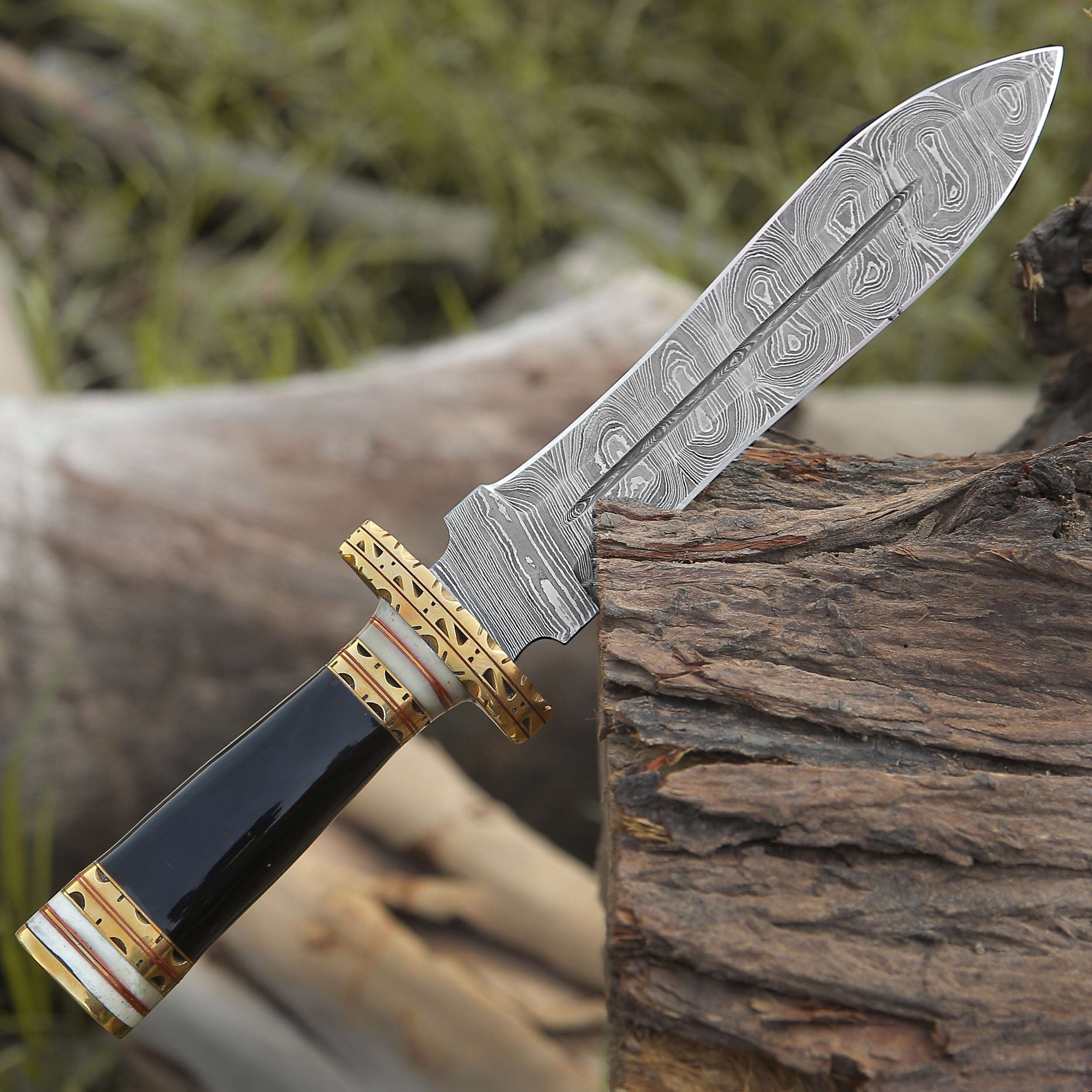 Premium Damascus Steel Fixed Blade Hunting Knife with Genuine Bull Horn Handle & Brass Guard - Ideal for Outdoor Survival, Camping, and Bushcraft Activities