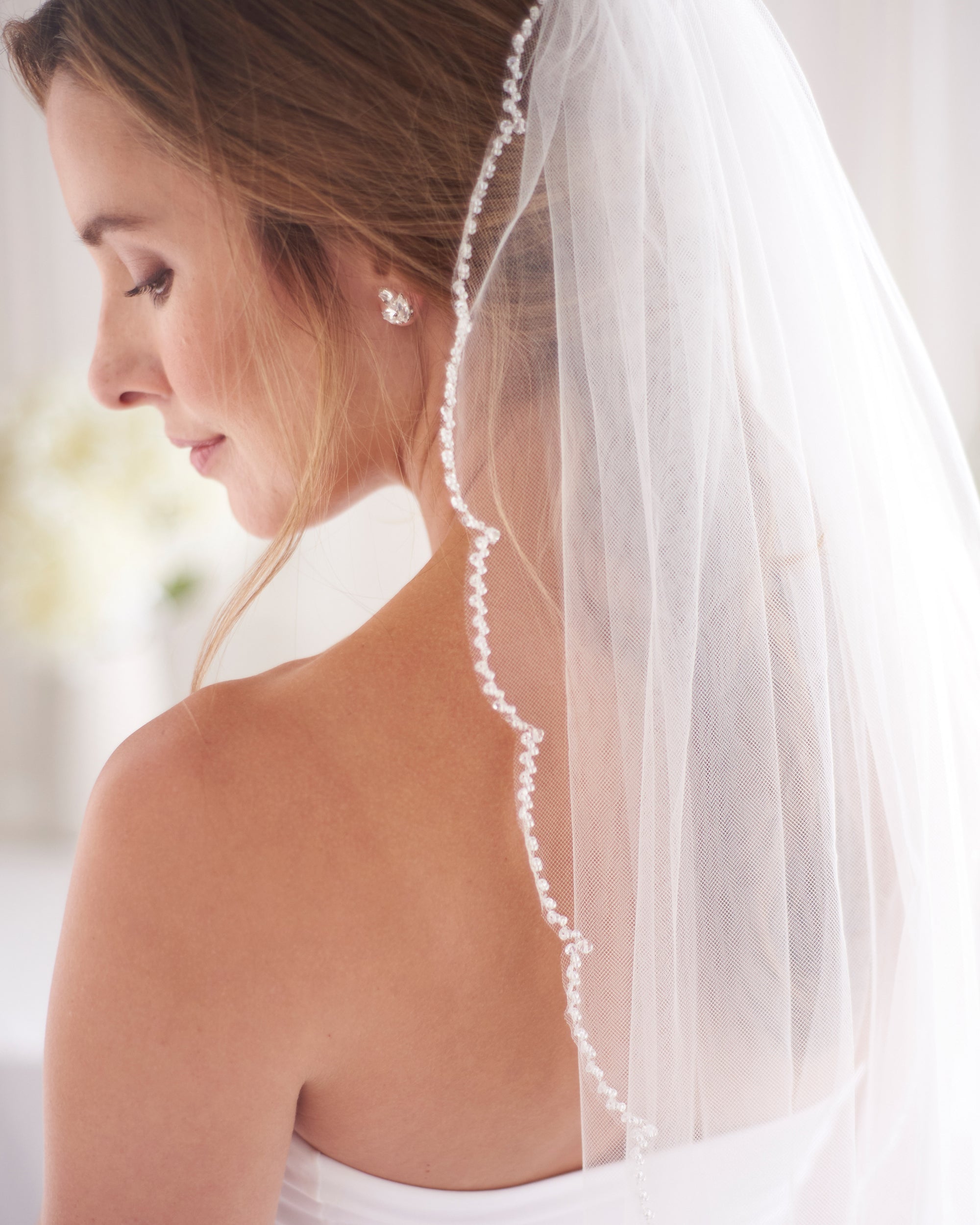 Kelly Scalloped Edge Veil - Elegant Lace Wedding Veil for Brides | Perfect for Church Ceremonies, Outdoor Weddings & Photoshoots