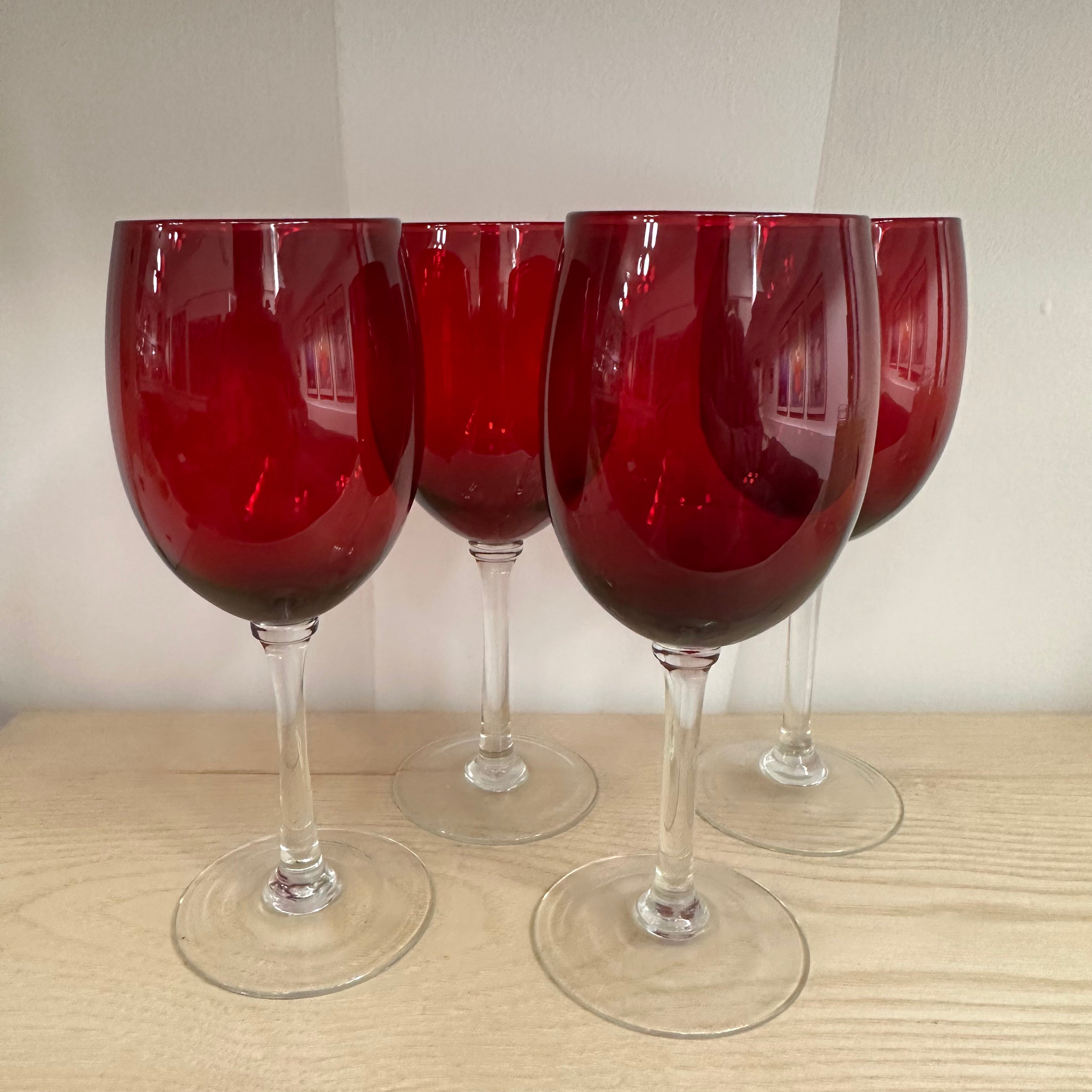 Premium 4-Piece Red Wine Glass Set - Elegant Crystal Stemware for Cabernet, Merlot & Pinot Noir - Perfect for Dinner Parties, Weddings & Romantic Evenings