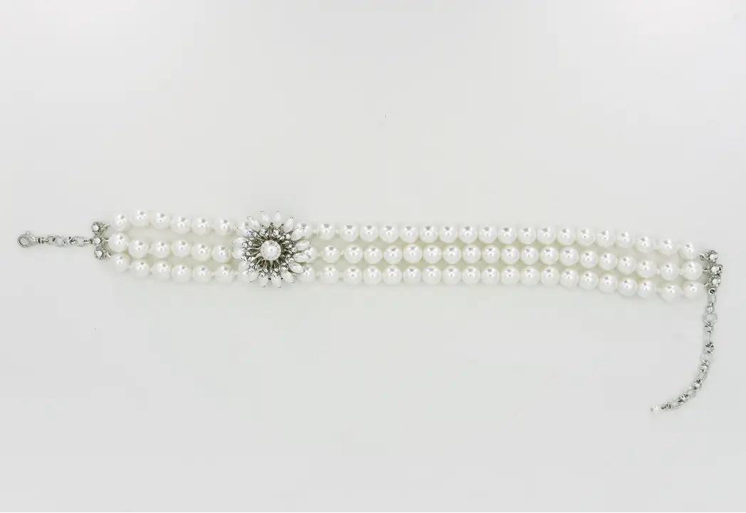 Elegant Pearl Choker Necklace for Women - Vintage Pearl Collar Necklace with Adjustable Chain - Perfect for Weddings, Parties & Special Occasions
