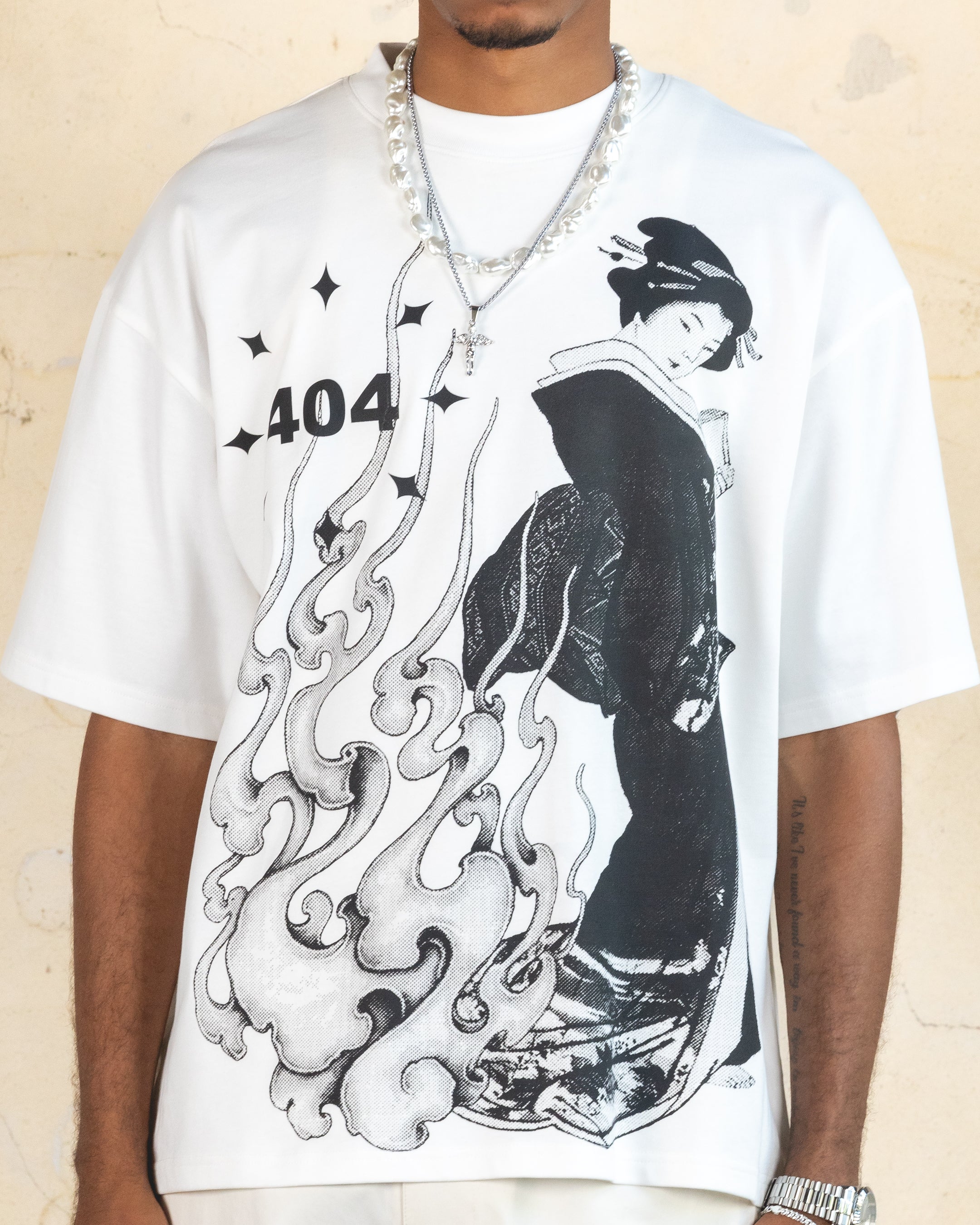 404 Geisha Graphic T-Shirt - Off White | Vintage Japanese Art Tee for Men & Women | Casual Streetwear & Anime Cosplay Outfit
