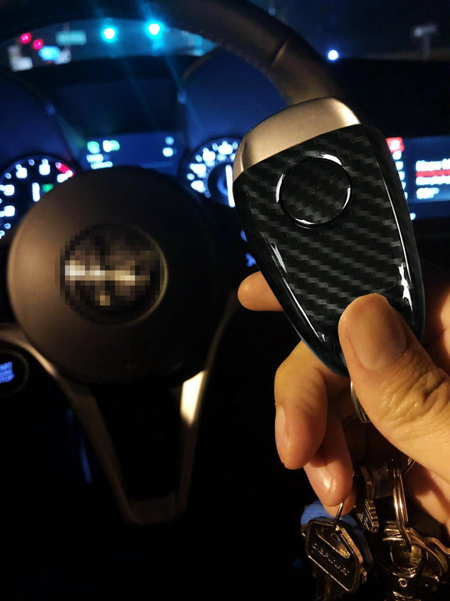 Gloss Black Carbon Fiber Key Fob Cover for Alfa Romeo Giulia & Stelvio - Durable Protective Case with Stylish Carbon Pattern Design | Perfect for Car Enthusiasts & Daily Use