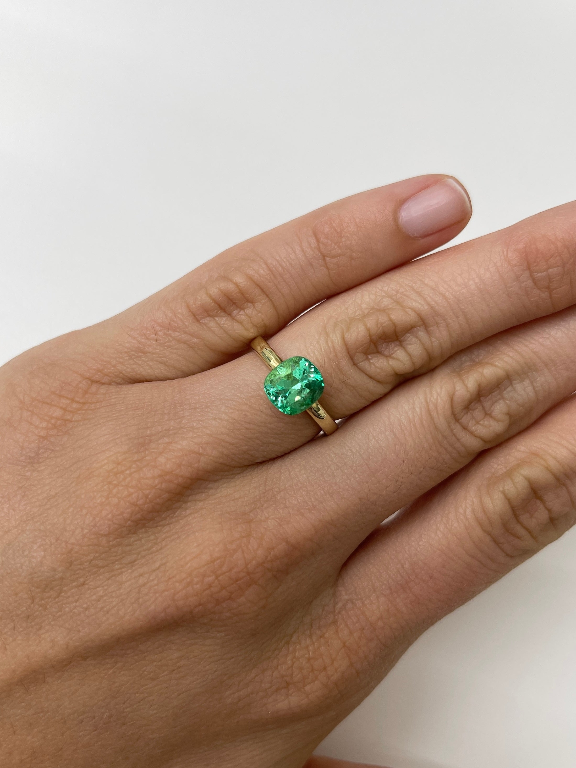 2.31 Carat 8.5x8mm Vibrant Yellowish Green Natural Loose Colombian Emerald Cushion Cut Gemstone for Jewelry Making, Engagement Rings & Collector's Display