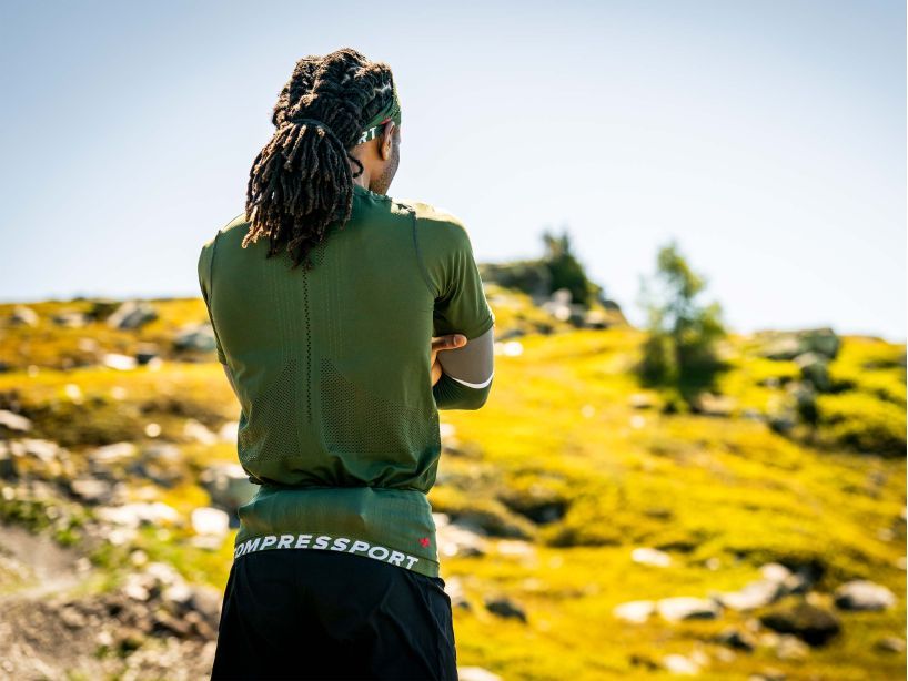 Compressport Unisex Running Belt - Lightweight & Adjustable Waist Pack for Phone, Keys & Essentials (RF Green/Dark Cheddar) | Perfect for Jogging, Hiking & Travel