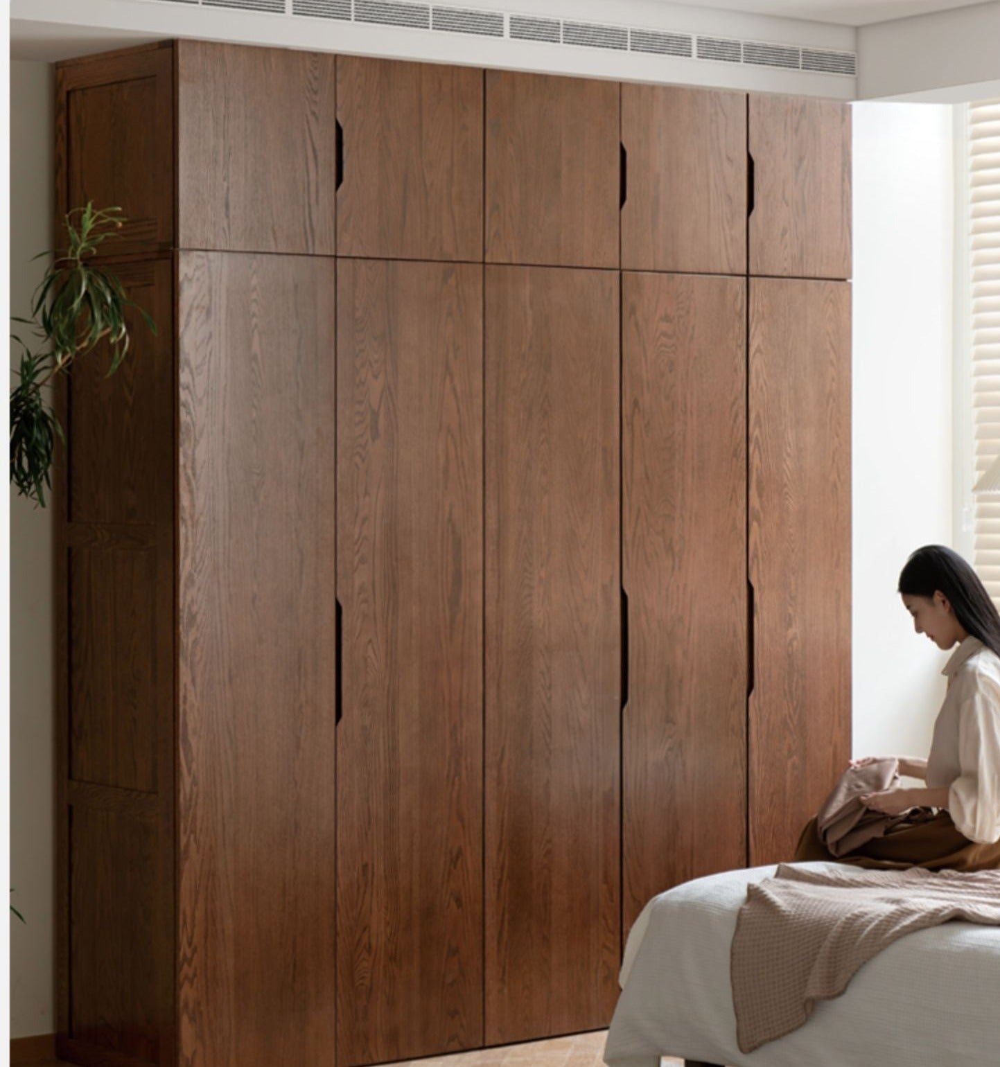 Solid Oak Wood Modern Wardrobe - Stylish & Durable Closet for Bedroom, Walk-In Closet, or Guest Room Storage