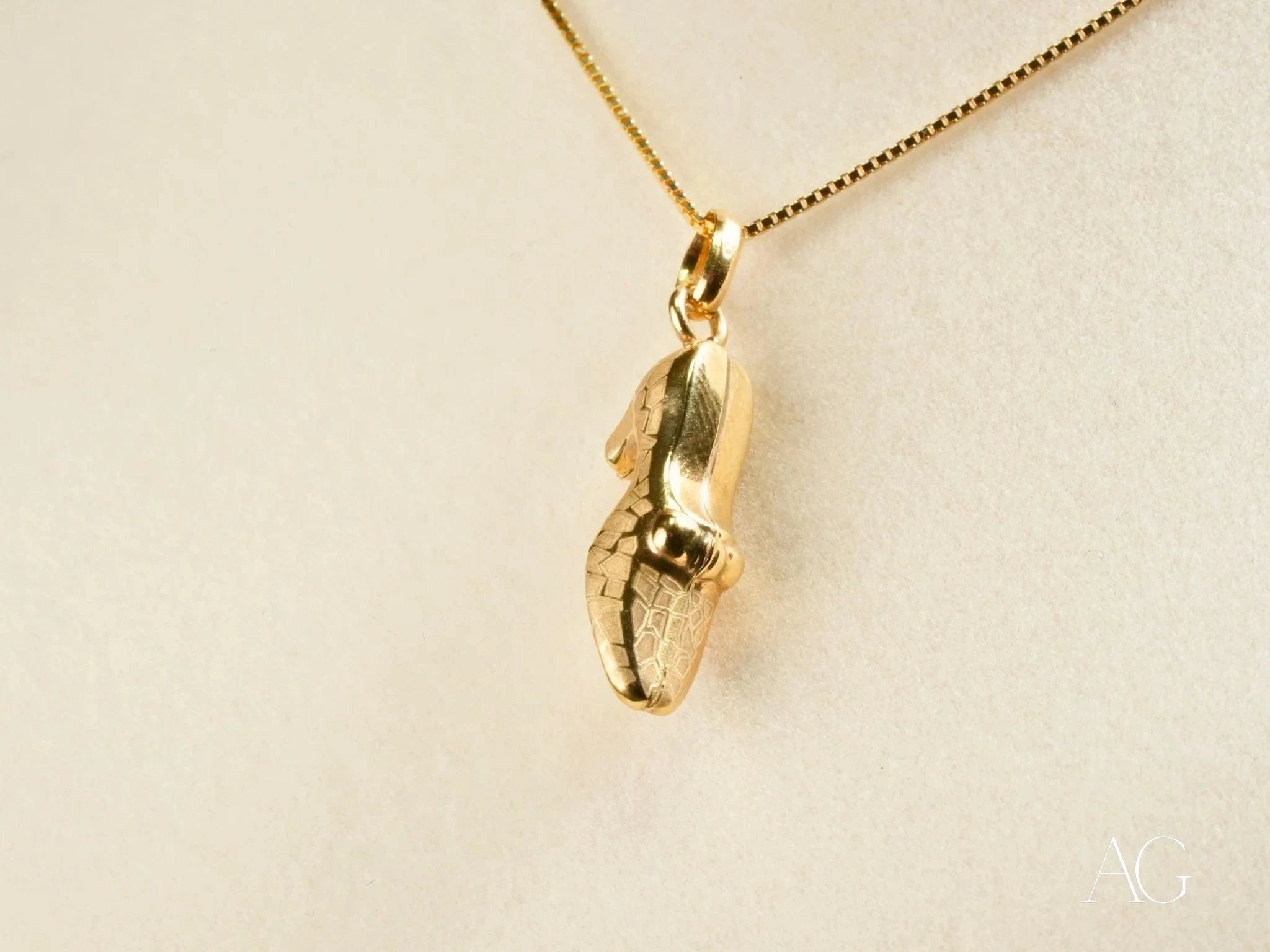 Golden Steps Shoes Pendant - Elegant Footwear Charm for Women & Men | Perfect for Sneakers, Boots & Sandals | Fashion Jewelry Gift for Shoe Lovers