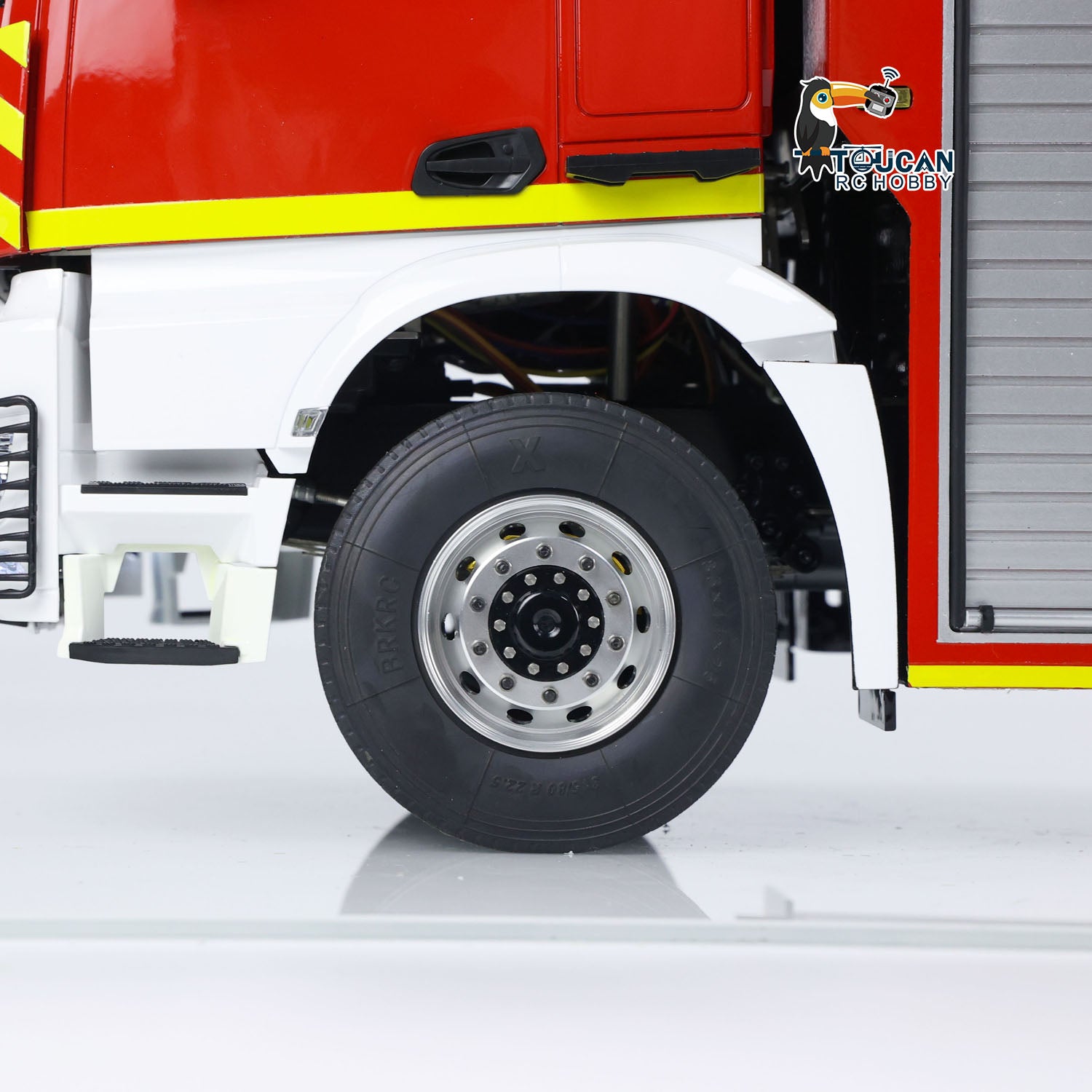 1/14 Scale 770S FMX 4X2 Metal Chassis Electric Lift Ladder RC Fire Truck - Remote Control Simulation Vehicle Model with 2-Speed, Lights & Sound - Perfect for Collectors, RC Hobbyists and Fire Truck Enthusiasts