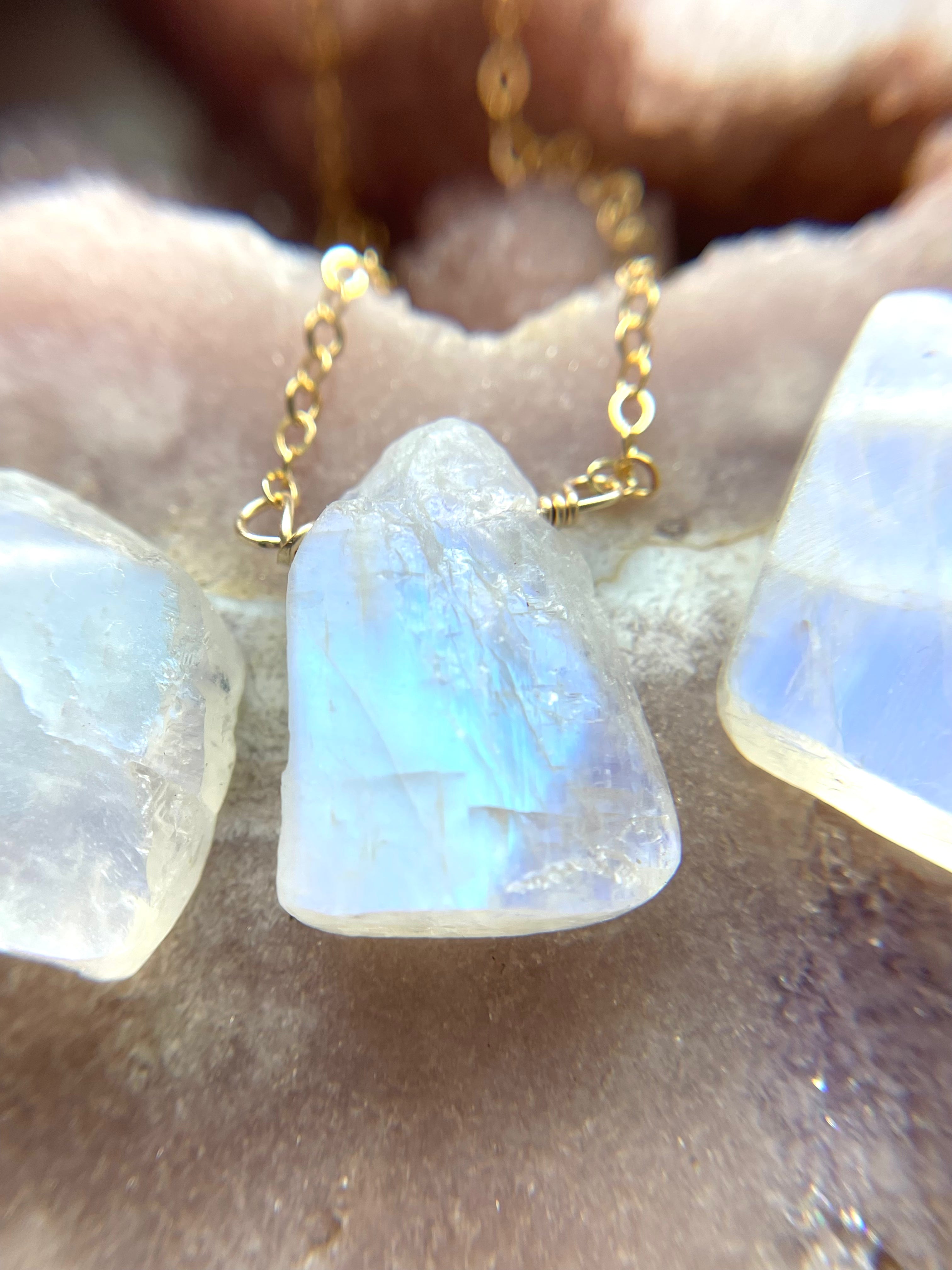 Natural Rainbow Moonstone Crystal Necklace - Healing Stone Jewelry for Women, Spiritual Protection & Positive Energy - Perfect for Meditation, Yoga & Everyday Wear