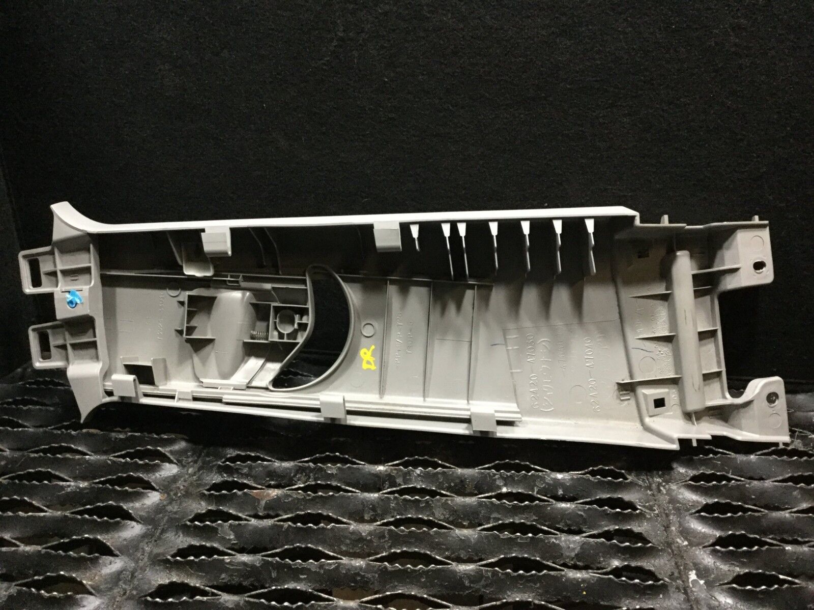 2005-2009 Toyota Prius OEM Left Center Seatbelt Upper B Pillar Trim Replacement - Perfect for Car Interior Repair & Safety Enhancement
