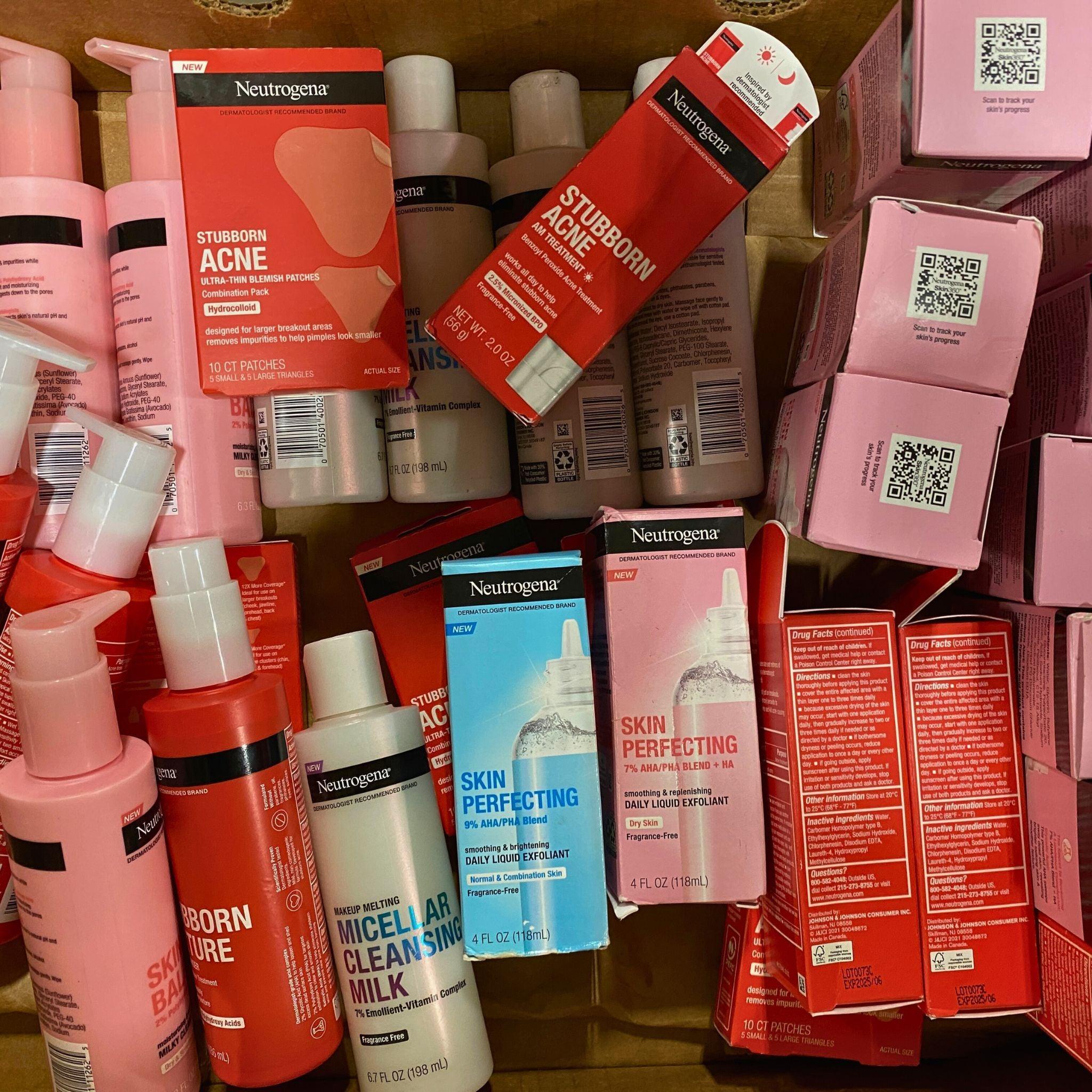 Neutrogena Skin Care Assorted Mix 30-Piece Set - Facial Cleanser, Moisturizer & Acne Treatment for Daily Skincare Routine